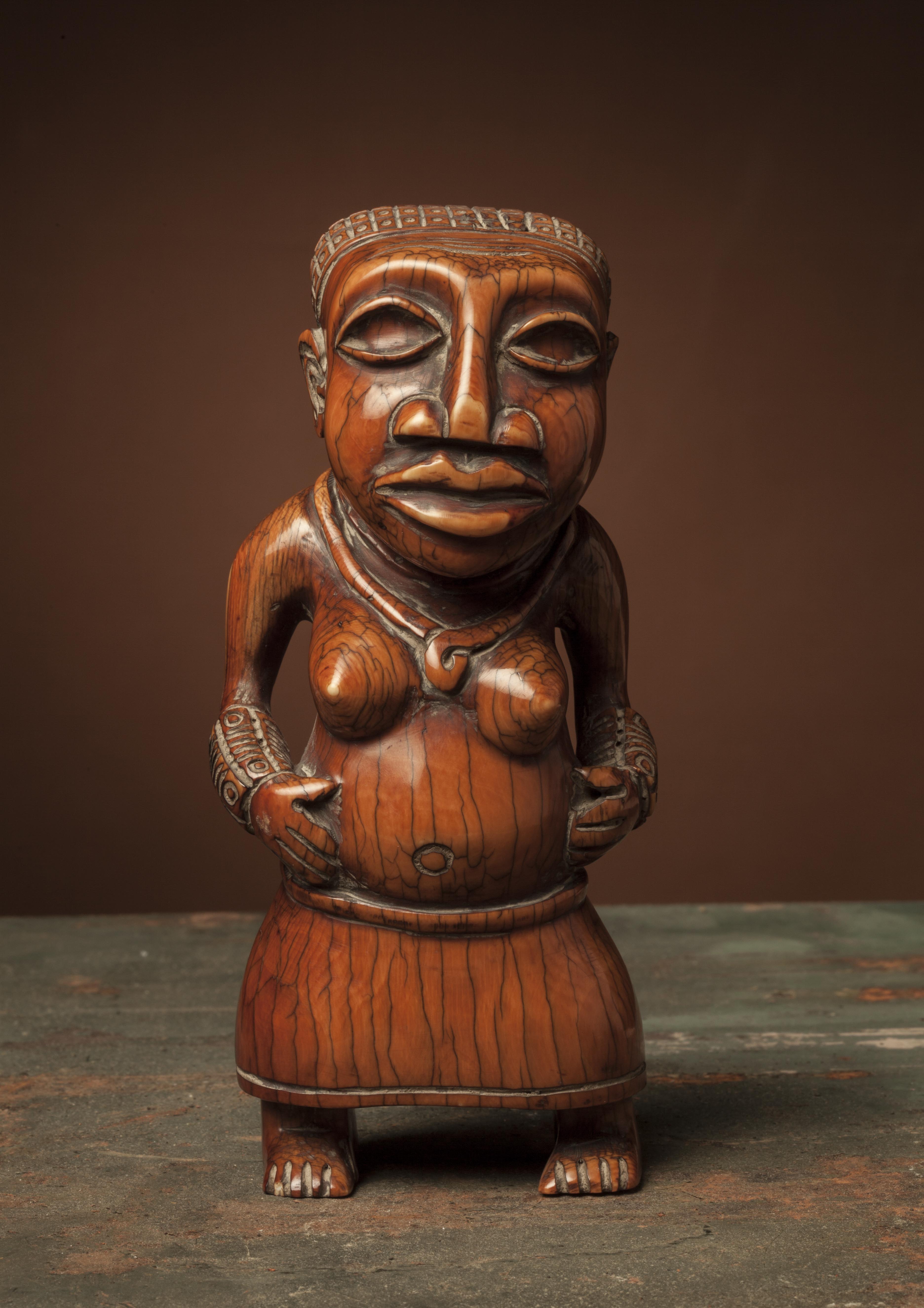 Iv.   Bénin.(nains), d`afrique : Bénin., statuette Iv.   Bénin.(nains), masque ancien africain Iv.   Bénin.(nains), art du Bénin. - Art Africain, collection privées Belgique. Statue africaine de la tribu des Iv.   Bénin.(nains), provenant du Bénin., 1233/4552.Magnifiques sculptures représentant un couple de nains,personnages traditionnels de la cour royale du Bénin.Ils faisaient partie de la suite du souverain.Ces sculptures étaient probablement destinées  à un autel votif royal.Il s