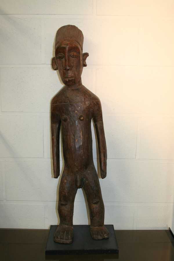 MANGBETU(statue), d`afrique : R.D. du CONGO, statuette MANGBETU(statue), masque ancien africain MANGBETU(statue), art du R.D. du CONGO - Art Africain, collection privées Belgique. Statue africaine de la tribu des MANGBETU(statue), provenant du R.D. du CONGO,  1624:  Très ancienne statue Mangbetu avec la tête allongée accentuée par sa coiffure et ses scarifications.1ère moitié du 20eme sc.. art,culture,masque,statue,statuette,pot,ivoire,exposition,expo,masque original,masques,statues,statuettes,pots,expositions,expo,masques originaux,collectionneur d`art,art africain,culture africaine,masque africain,statue africaine,statuette africaine,pot africain,ivoire africain,exposition africain,expo africain,masque origina africainl,masques africains,statues africaines,statuettes africaines,pots africains,expositions africaines,expo africaines,masques originaux  africains,collectionneur d`art africain
