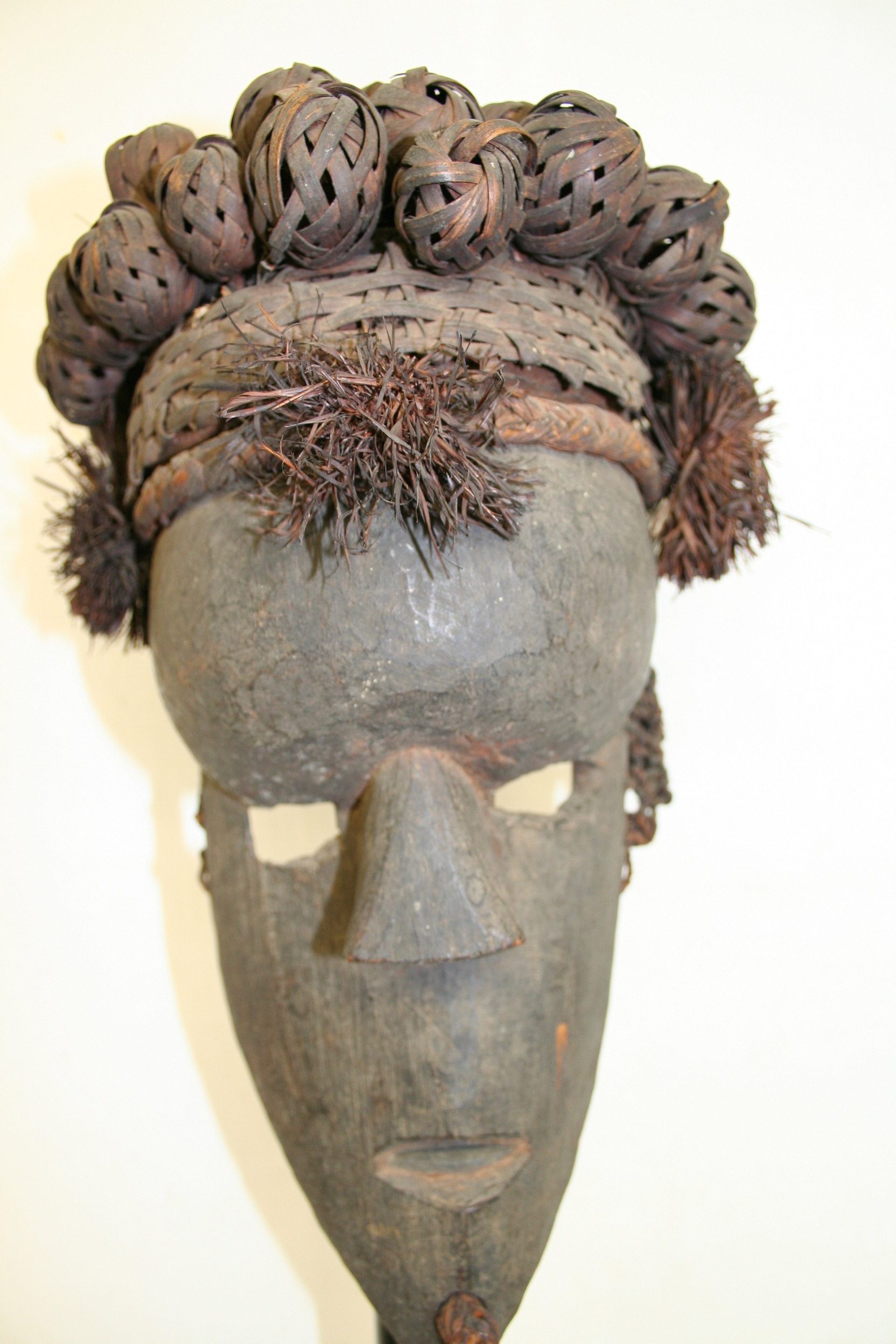 salampasu(masque), d`afrique : rép.dém.du Congo , statuette salampasu(masque), masque ancien africain salampasu(masque), art du rép.dém.du Congo  - Art Africain, collection privées Belgique. Statue africaine de la tribu des salampasu(masque), provenant du rép.dém.du Congo , 1676:Masque salampasu:bois et boules en rafia, fibres ,tissu h.27cm.
1ere moitié du 20eme sc.(pères blancs à Lille)

Salapasu masker:hout ,bollen van rafia en vezels,stoffen 1ste helft 20ste eeuw
(witte paters Rijsel)


. art,culture,masque,statue,statuette,pot,ivoire,exposition,expo,masque original,masques,statues,statuettes,pots,expositions,expo,masques originaux,collectionneur d`art,art africain,culture africaine,masque africain,statue africaine,statuette africaine,pot africain,ivoire africain,exposition africain,expo africain,masque origina africainl,masques africains,statues africaines,statuettes africaines,pots africains,expositions africaines,expo africaines,masques originaux  africains,collectionneur d`art africain