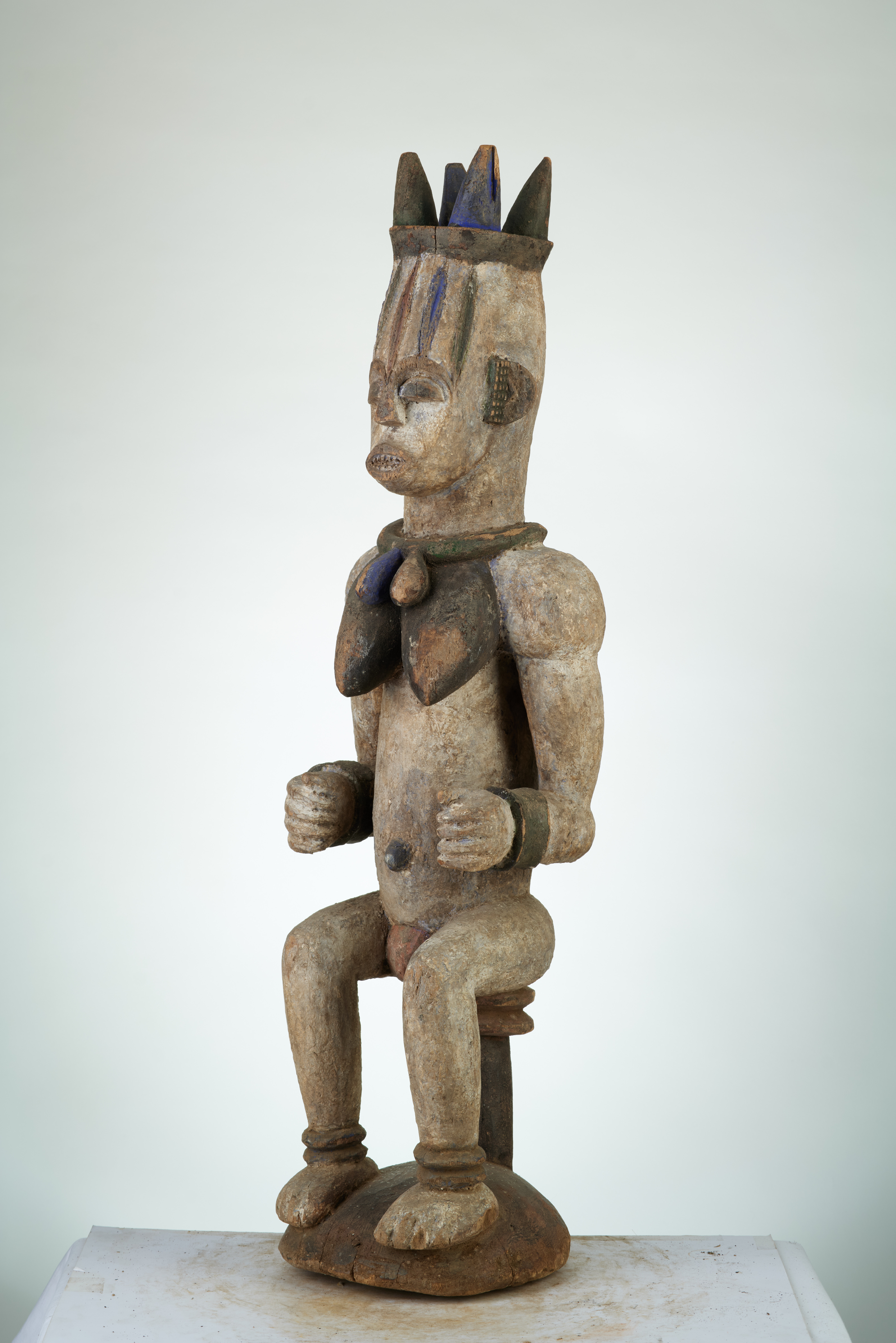 Urhobo (statue), d`afrique : Nigéria., statuette Urhobo (statue), masque ancien africain Urhobo (statue), art du Nigéria. - Art Africain, collection privées Belgique. Statue africaine de la tribu des Urhobo (statue), provenant du Nigéria., 493/537. Cette statue est typiquement Urhobo avec ses scarifications verticales bleues et brunes sur le front ,La statue représentant EDJO,un esprit ou une figure d