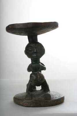 LUBA((tabouret), d`afrique : Rép.dém. du Congo., statuette LUBA((tabouret), masque ancien africain LUBA((tabouret), art du Rép.dém. du Congo. - Art Africain, collection privées Belgique. Statue africaine de la tribu des LUBA((tabouret), provenant du Rép.dém. du Congo., 728/143.Siège Luba h.38cm.Sculpture amusante. Homme à genoux,les mains posés  devant lui,qui se fait faire un lavement par un homme debout qui lui met un entonnoir dans le derrière. belle patine. 1ère moitié du 20eme sc.(Minga)

Uitzonderlijke Luba stoel.Het toont een man die op zijn knieên zit met zijn handen voor hem geplaatst.Achter hem staat een man die hem een lavement doet met, en een trefter in de geknielde man zijn gat steekt. Merkwaardig stuk van 1ste helft 20ste eeuw.








. art,culture,masque,statue,statuette,pot,ivoire,exposition,expo,masque original,masques,statues,statuettes,pots,expositions,expo,masques originaux,collectionneur d`art,art africain,culture africaine,masque africain,statue africaine,statuette africaine,pot africain,ivoire africain,exposition africain,expo africain,masque origina africainl,masques africains,statues africaines,statuettes africaines,pots africains,expositions africaines,expo africaines,masques originaux  africains,collectionneur d`art africain