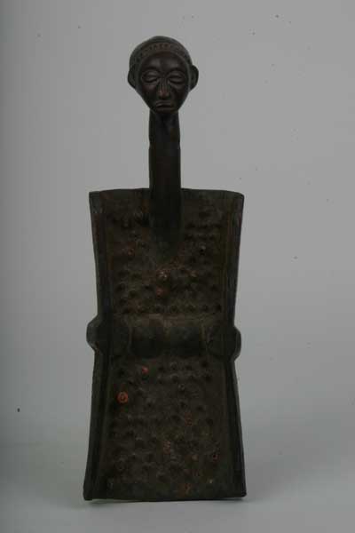 Luba (lukasa), d`afrique : Rép. dém. Congo (Zaire),, statuette Luba (lukasa), masque ancien africain Luba (lukasa), art du Rép. dém. Congo (Zaire), - Art Africain, collection privées Belgique. Statue africaine de la tribu des Luba (lukasa), provenant du Rép. dém. Congo (Zaire),, 778 écritoir sacré Luba ou planche de mémoire(LUKASA)bois ,pâte de verre, perles, metal,coquillage h.31cm.très ancien. Les perles et autres sont tenus par des tetons en bois(pas de clous)La tête à une très belle et vielle patine.debut 20eme sc.(Minga)

Luba Schrijftafel t.t.z. geheugen tafel Lukasa. 31cm.h.;hout,parels,metaal,schelpen.
de parels,enz. zijn vast gehecht met houten spijkers.Het is versierd met een mooi hoofd
met oude patina.begin 20ste eeuw.
. art,culture,masque,statue,statuette,pot,ivoire,exposition,expo,masque original,masques,statues,statuettes,pots,expositions,expo,masques originaux,collectionneur d`art,art africain,culture africaine,masque africain,statue africaine,statuette africaine,pot africain,ivoire africain,exposition africain,expo africain,masque origina africainl,masques africains,statues africaines,statuettes africaines,pots africains,expositions africaines,expo africaines,masques originaux  africains,collectionneur d`art africain
