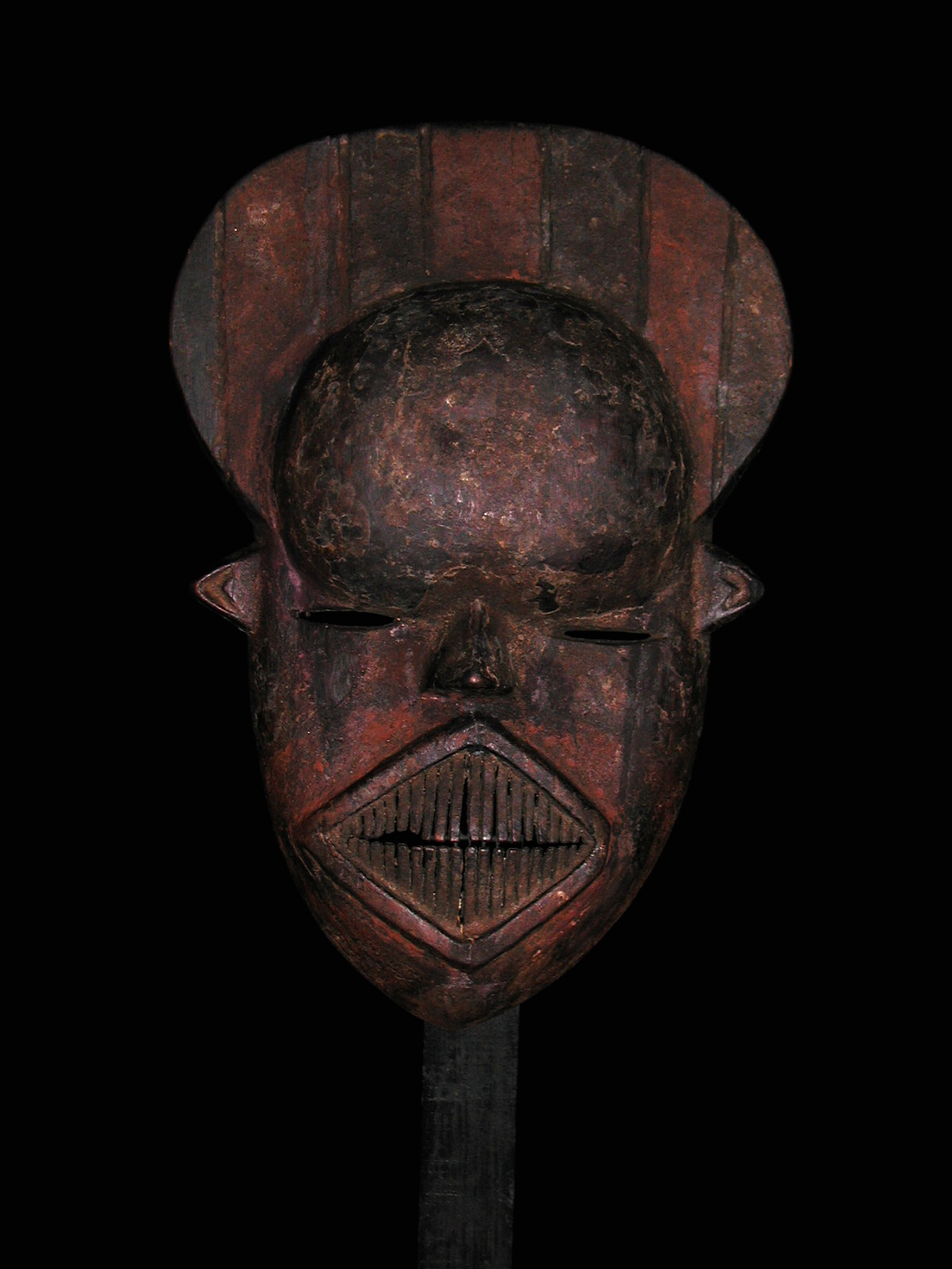 Kanioka (masque), d`afrique : Rép.démoncratique du Congo., statuette Kanioka (masque), masque ancien africain Kanioka (masque), art du Rép.démoncratique du Congo. - Art Africain, collection privées Belgique. Statue africaine de la tribu des Kanioka (masque), provenant du Rép.démoncratique du Congo., 8/16 Les Bena Kanioka font partie des tribus balubaïsées.Leurs masques blanc, rouge et noir sont d