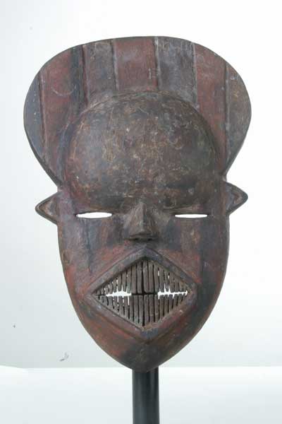Kanioka (masque), d`afrique : Rép.démoncratique du Congo., statuette Kanioka (masque), masque ancien africain Kanioka (masque), art du Rép.démoncratique du Congo. - Art Africain, collection privées Belgique. Statue africaine de la tribu des Kanioka (masque), provenant du Rép.démoncratique du Congo., 8/16 Les Bena Kanioka font partie des tribus balubaïsées.Leurs masques blanc, rouge et noir sont d