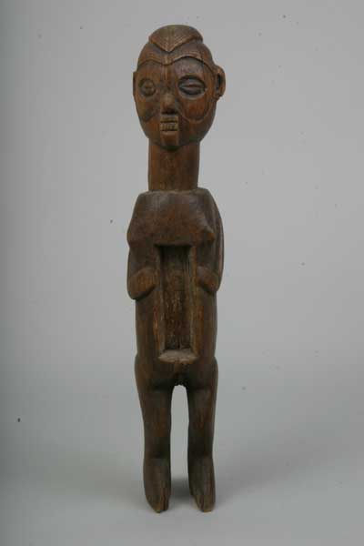 Yaka (tambourin), d`afrique : Rép. dém. Congo (Zaire), statuette Yaka (tambourin), masque ancien africain Yaka (tambourin), art du Rép. dém. Congo (Zaire) - Art Africain, collection privées Belgique. Statue africaine de la tribu des Yaka (tambourin), provenant du Rép. dém. Congo (Zaire), (861)Fétiche a fente Yaka en forme de statue
Ils étaient utilisés par les devins.bois h.58cm.La fente contient encore des traces de pembe(blanc).milieu 20eme sc.(Minga)

Yaka beeld,trommel fetisj;58cm.h.Ze werden gebruikt door de waarzeggers.In de spleet hangt er nog witte Kaolin(pembe).midden 20ste eeuw.







. art,culture,masque,statue,statuette,pot,ivoire,exposition,expo,masque original,masques,statues,statuettes,pots,expositions,expo,masques originaux,collectionneur d`art,art africain,culture africaine,masque africain,statue africaine,statuette africaine,pot africain,ivoire africain,exposition africain,expo africain,masque origina africainl,masques africains,statues africaines,statuettes africaines,pots africains,expositions africaines,expo africaines,masques originaux  africains,collectionneur d`art africain