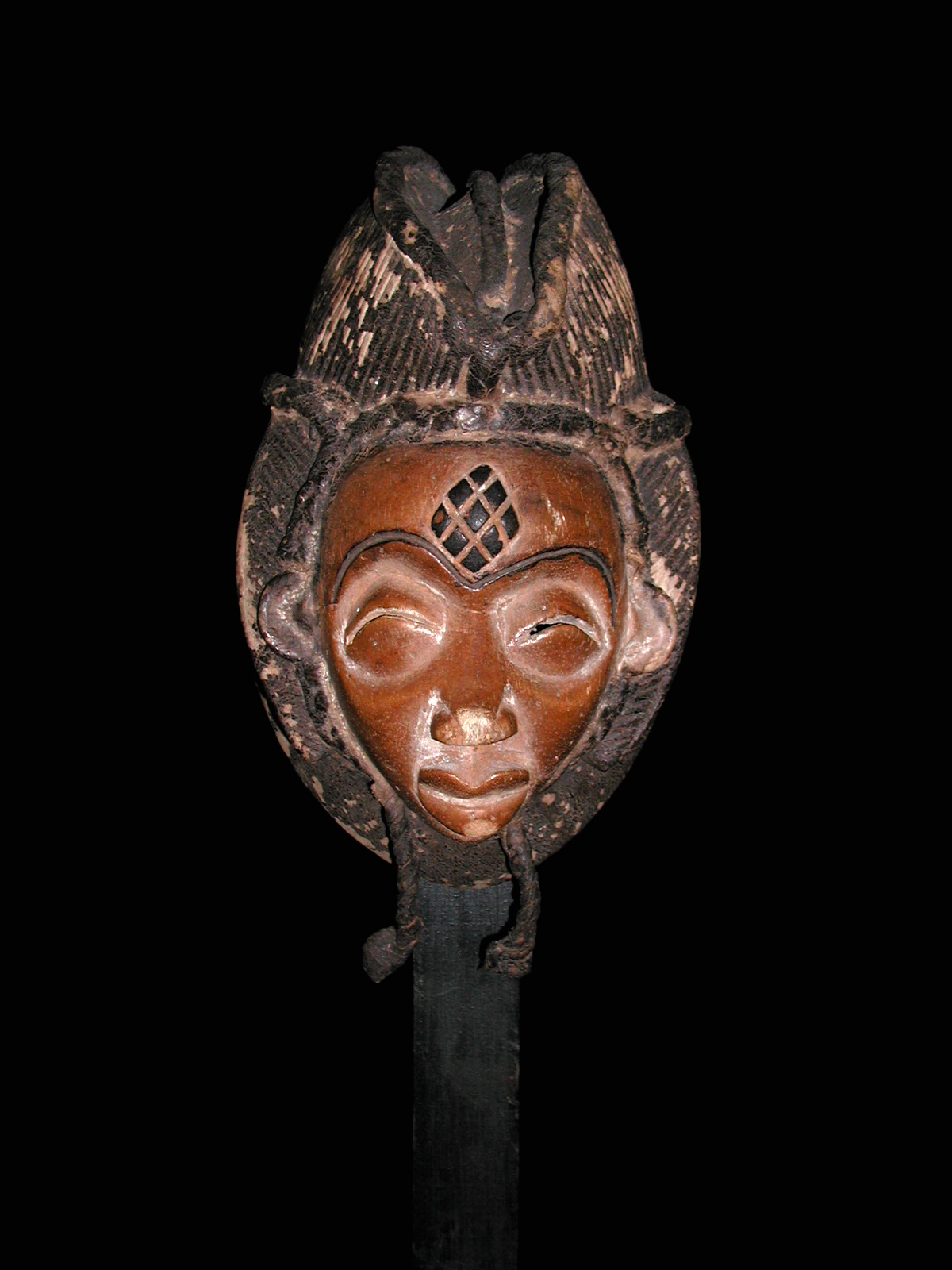 Pounou(masque), d`afrique : Gabon, statuette Pounou(masque), masque ancien africain Pounou(masque), art du Gabon - Art Africain, collection privées Belgique. Statue africaine de la tribu des Pounou(masque), provenant du Gabon, 867 Très beau et ancien masque PUNU, représentation symbolique d