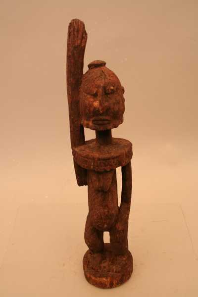 Dogon.(statue), d`afrique : Mali., statuette Dogon.(statue), masque ancien africain Dogon.(statue), art du Mali. - Art Africain, collection privées Belgique. Statue africaine de la tribu des Dogon.(statue), provenant du Mali., 1104/4190.Petite statue Dogon.H.39cmx 8cm.,
représentant une femme ancêtre,debout tenant un bras levé vers le ciel,l