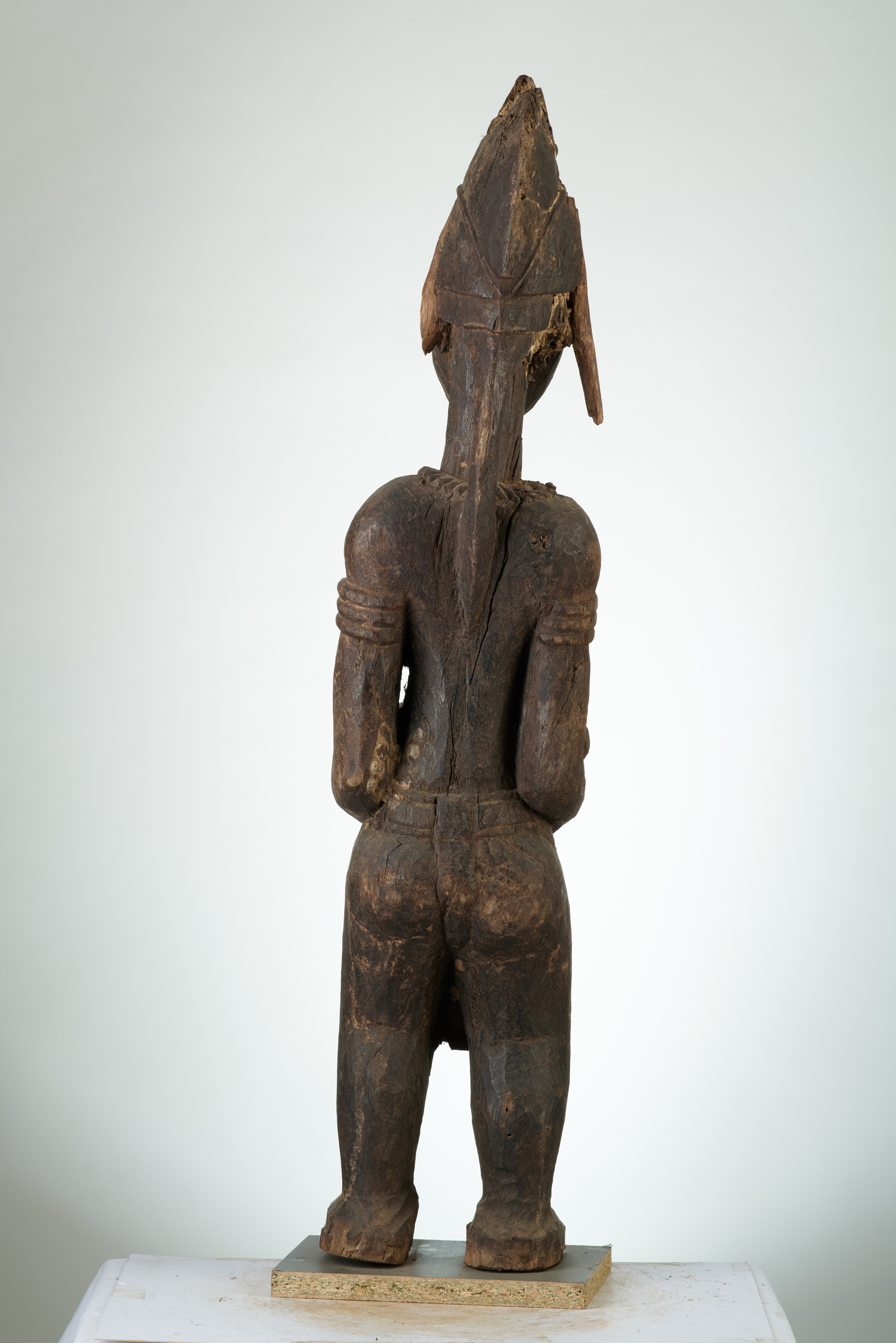 bambara (statue), d`afrique : Mali, statuette bambara (statue), masque ancien africain bambara (statue), art du Mali - Art Africain, collection privées Belgique. Statue africaine de la tribu des bambara (statue), provenant du Mali, 1117/4236.Maternité Bambara,ancienne statue guandoudou   représentant une femme importante,portant un enfant dans les bras.La femme porte un collier de guerrier autour du cou,des bracelets autour des bras,et une coiffe royale.:bois  brun foncé,érodé à certains endroits H.90cm.début du 20eme sc.(la mèche de cheveux à sa gauche a disparu.)(Nafaya)

Bambara moederschap GUANDOUDOU van de Guan societeit, koningin van de Bambaras. begin 20ste eeuw. (geerodeerd)
. art,culture,masque,statue,statuette,pot,ivoire,exposition,expo,masque original,masques,statues,statuettes,pots,expositions,expo,masques originaux,collectionneur d`art,art africain,culture africaine,masque africain,statue africaine,statuette africaine,pot africain,ivoire africain,exposition africain,expo africain,masque origina africainl,masques africains,statues africaines,statuettes africaines,pots africains,expositions africaines,expo africaines,masques originaux  africains,collectionneur d`art africain