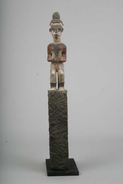 igbo (statue ), d`afrique : Nigéria., statuette igbo (statue ), masque ancien africain igbo (statue ), art du Nigéria. - Art Africain, collection privées Belgique. Statue africaine de la tribu des igbo (statue ), provenant du Nigéria., 1124/194-4269.Statue Igbo représentant une
divinité.Les sculptures Igbo sont  généralement frontales,debout les jambes écartées légèrement,les bras dégagés du corps et les mains étendues vers l