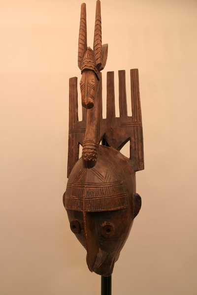Bambara (masque) , d`afrique : Mali, statuette Bambara (masque) , masque ancien africain Bambara (masque) , art du Mali - Art Africain, collection privées Belgique. Statue africaine de la tribu des Bambara (masque) , provenant du Mali, 1127/4283.Masque anthropomorphe Ntomo, utilisé au premier grade du Djo,il s