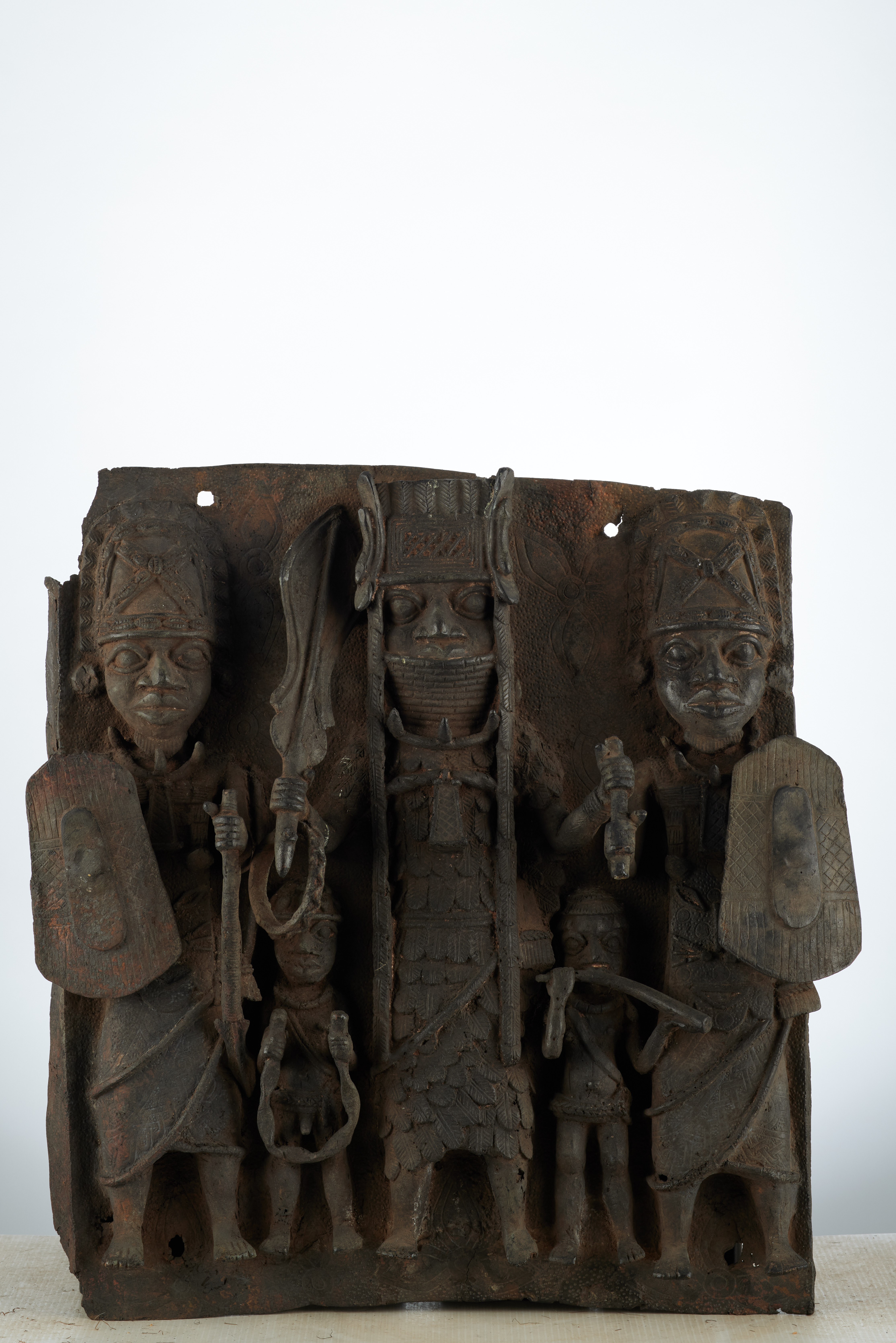 br. Bénin(panneau), d`afrique : Bénin., statuette br. Bénin(panneau), masque ancien africain br. Bénin(panneau), art du Bénin. - Art Africain, collection privées Belgique. Statue africaine de la tribu des br. Bénin(panneau), provenant du Bénin., 1189/4432.Plaque de bronze du Bénin,qui était placé sur les murs du palais Royal de 
benin City et représentant des scènes de la cour.Içi L