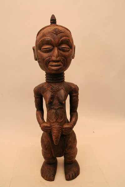 Luluwa( statue), d`afrique : Rép.démoncratique du Congo., statuette Luluwa( statue), masque ancien africain Luluwa( statue), art du Rép.démoncratique du Congo. - Art Africain, collection privées Belgique. Statue africaine de la tribu des Luluwa( statue), provenant du Rép.démoncratique du Congo., 1201/4462.Belle statue féminine Luluwa de style(Bakwa Ndolo).H.55cm.La statue est liée au culte de la fertilité,Bwanga cibola.Le ventre proéminent de la femme souligne l