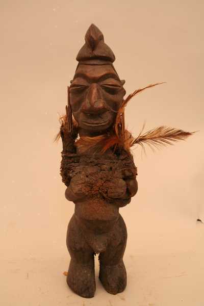 Yaka.(fétiche), d`afrique : Rép.démoncratique du Congo., statuette Yaka.(fétiche), masque ancien africain Yaka.(fétiche), art du Rép.démoncratique du Congo. - Art Africain, collection privées Belgique. Statue africaine de la tribu des Yaka.(fétiche), provenant du Rép.démoncratique du Congo., 1214/4486.Statue rituelle Yaka H.27,5cm.,ayant des substances magiques sur 
l