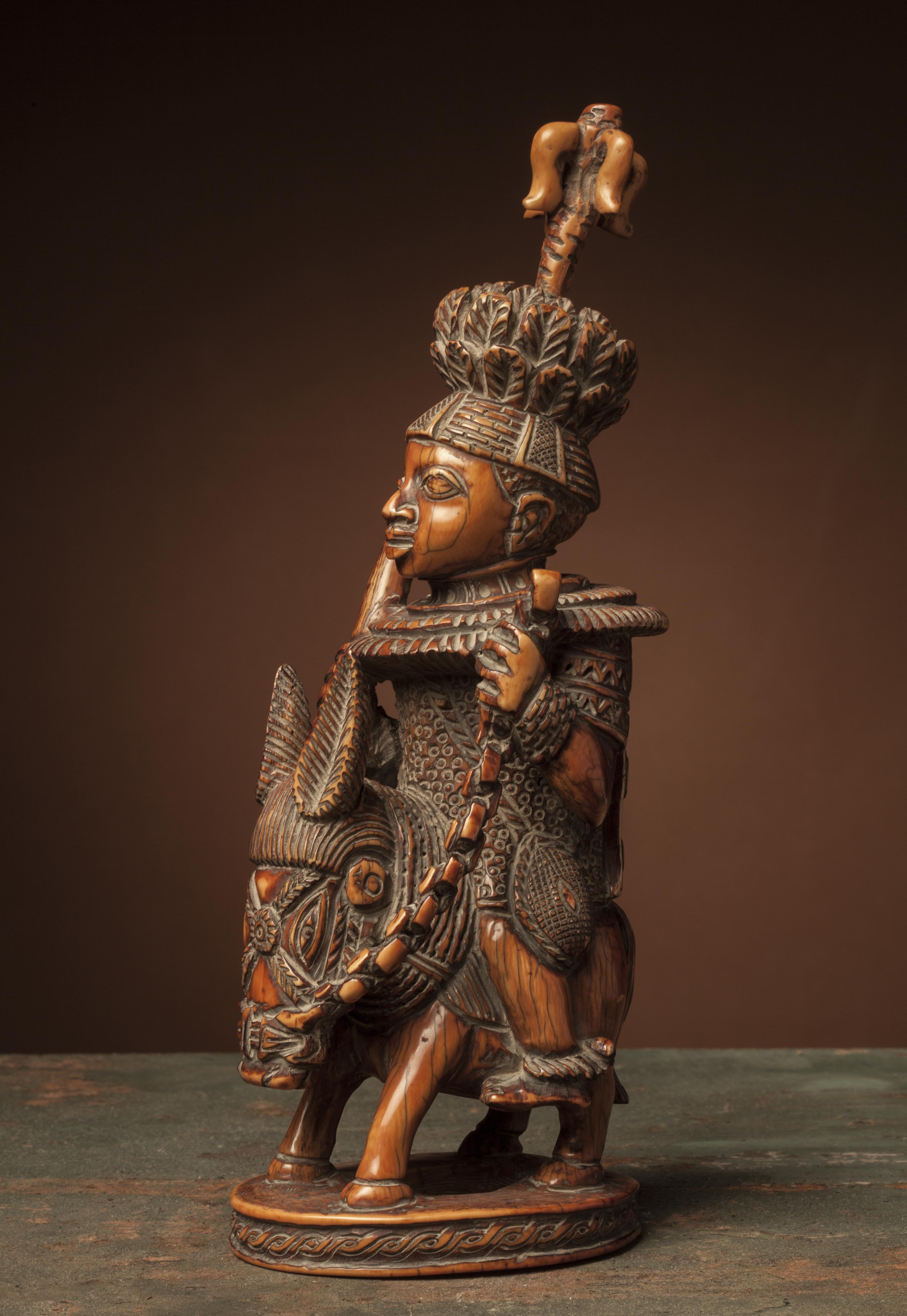 Iv.   Bénin.(statue), d`afrique : Bénin., statuette Iv.   Bénin.(statue), masque ancien africain Iv.   Bénin.(statue), art du Bénin. - Art Africain, collection privées Belgique. Statue africaine de la tribu des Iv.   Bénin.(statue), provenant du Bénin., 1232/4548.Très belle statue en ivoire, représentant un dignitaire du Bénin.(l