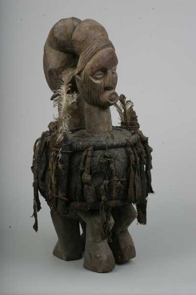 Teke(statue fétiche), d`afrique : Rép.démoncratique du Congo., statuette Teke(statue fétiche), masque ancien africain Teke(statue fétiche), art du Rép.démoncratique du Congo. - Art Africain, collection privées Belgique. Statue africaine de la tribu des Teke(statue fétiche), provenant du Rép.démoncratique du Congo., 125/435-430.Très beau fétiche TEKE à double corps.Un homme et une femme ancêtre dos à dos,fait d