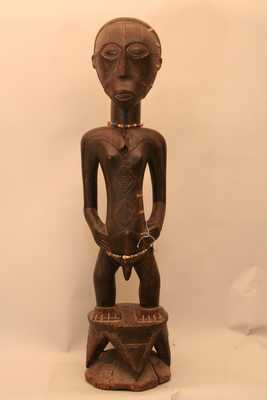 Tabwa.(statue), d`afrique : Rép.démoncratique du Congo., statuette Tabwa.(statue), masque ancien africain Tabwa.(statue), art du Rép.démoncratique du Congo. - Art Africain, collection privées Belgique. Statue africaine de la tribu des Tabwa.(statue), provenant du Rép.démoncratique du Congo., 1289/5062.Très importante et ancienne statue Tabwa H.102.cm.Statue d