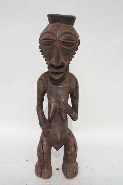 Bembe-Basumba(statue), d`afrique : rep.dem.Congo, statuette Bembe-Basumba(statue), masque ancien africain Bembe-Basumba(statue), art du rep.dem.Congo - Art Africain, collection privées Belgique. Statue africaine de la tribu des Bembe-Basumba(statue), provenant du rep.dem.Congo, 1450/1443.Vieille statue fétiche Basumba h.48cm.représentant une ancêtre femme ayant la main gauche sur son sein et la droite sur l