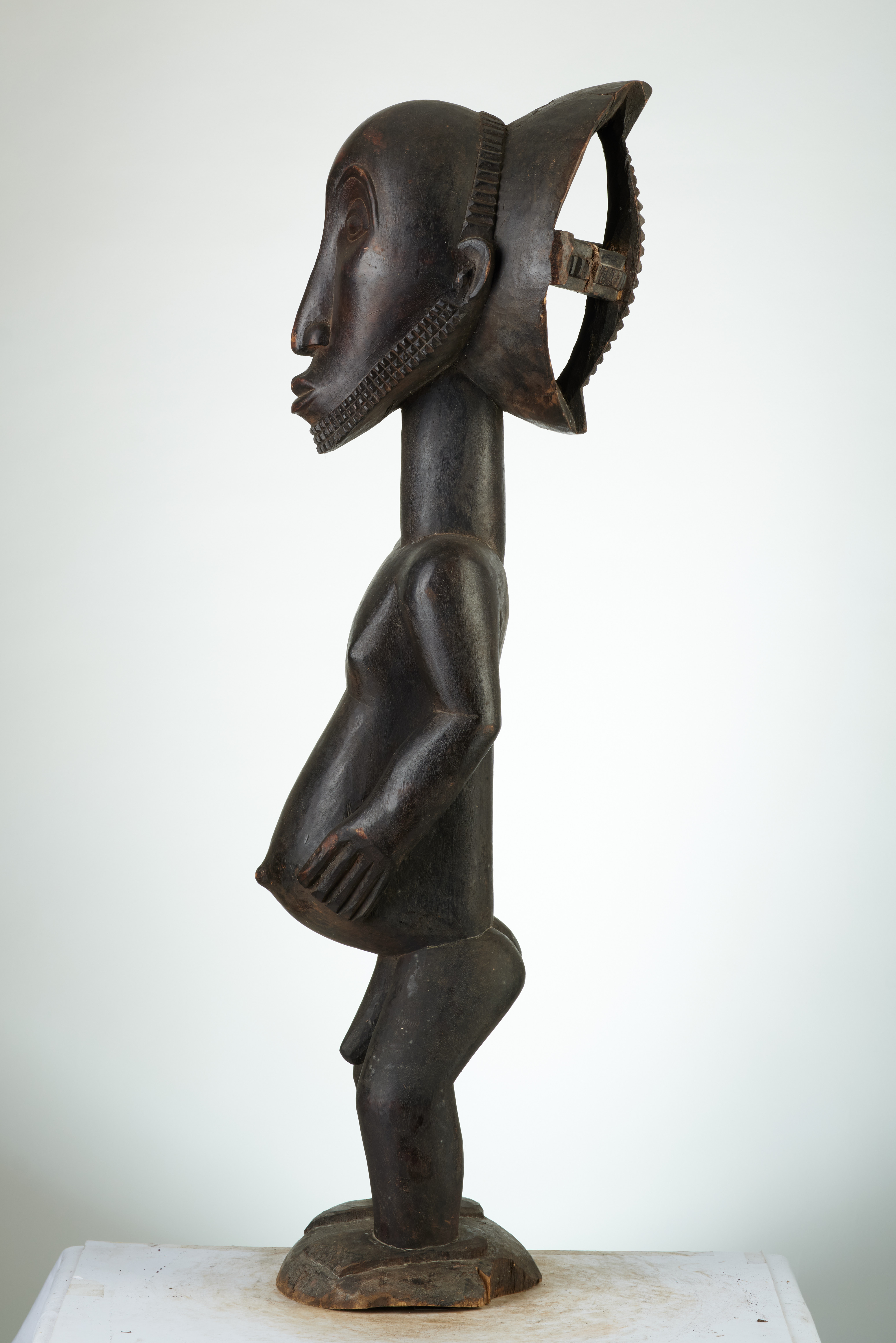 HEMBA (statue ), d`afrique : Rép.démoncratique du Congo., statuette HEMBA (statue ), masque ancien africain HEMBA (statue ), art du Rép.démoncratique du Congo. - Art Africain, collection privées Belgique. Statue africaine de la tribu des HEMBA (statue ), provenant du Rép.démoncratique du Congo., 1495/1244.Elégante statue Hemba très sereine.H.100cm. Elle représente un ancêtre debout,les deux mains posés sur l