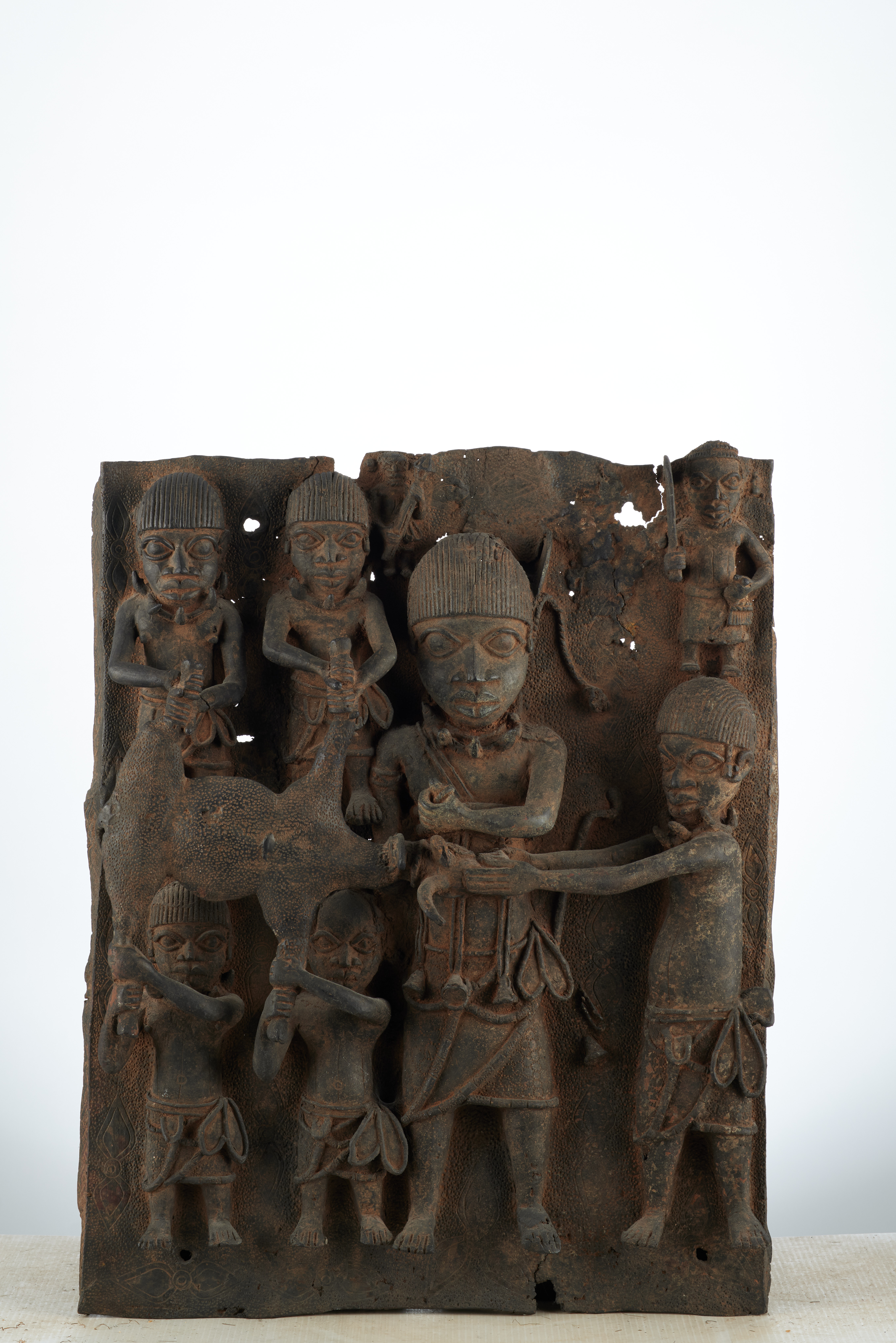 Br.   Benin (plaque), d`afrique : Nigeria, statuette Br.   Benin (plaque), masque ancien africain Br.   Benin (plaque), art du Nigeria - Art Africain, collection privées Belgique. Statue africaine de la tribu des Br.   Benin (plaque), provenant du Nigeria, 1561/2059.Plaque en bronze,anciennement accroché aux mur du palais de l