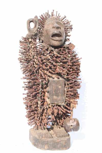 kongo ( Nkondi fétiche), d`afrique : Rép.démoncratique du Congo., statuette kongo ( Nkondi fétiche), masque ancien africain kongo ( Nkondi fétiche), art du Rép.démoncratique du Congo. - Art Africain, collection privées Belgique. Statue africaine de la tribu des kongo ( Nkondi fétiche), provenant du Rép.démoncratique du Congo., 1568/2036Statue Nkondi du Kongo Mayombe. Cette statue,si l