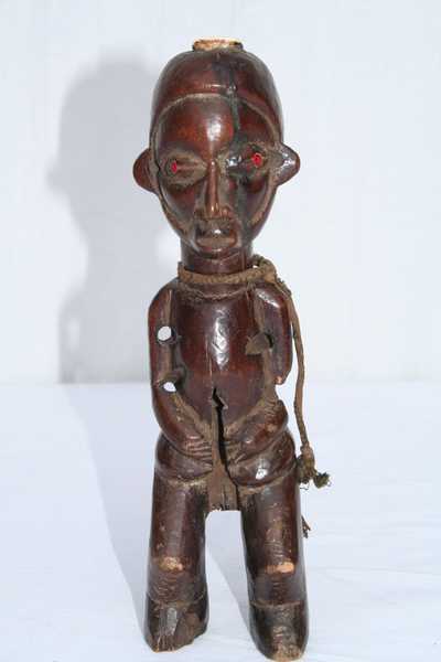 Yaka(statuette), d`afrique : Rép.démoncratique du Congo., statuette Yaka(statuette), masque ancien africain Yaka(statuette), art du Rép.démoncratique du Congo. - Art Africain, collection privées Belgique. Statue africaine de la tribu des Yaka(statuette), provenant du Rép.démoncratique du Congo., 1590/3433k.Statuette d