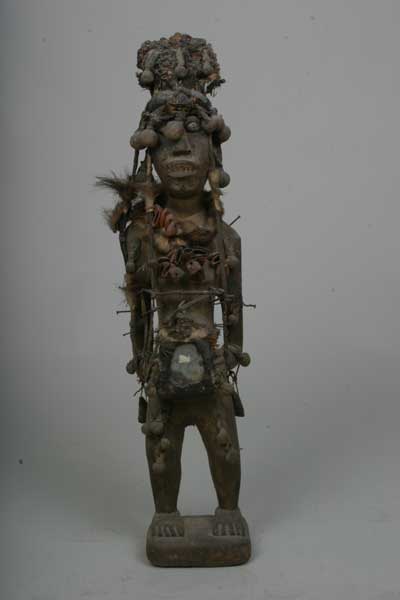 kongo ( fétiche), d`afrique : Rép.démoncratique du Congo., statuette kongo ( fétiche), masque ancien africain kongo ( fétiche), art du Rép.démoncratique du Congo. - Art Africain, collection privées Belgique. Statue africaine de la tribu des kongo ( fétiche), provenant du Rép.démoncratique du Congo., 161/444.Statue fétiche à clous chargé d