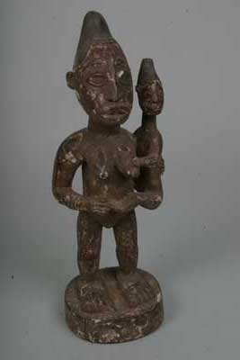 Youruba (maternité), d`afrique : Nigéria, statuette Youruba (maternité), masque ancien africain Youruba (maternité), art du Nigéria - Art Africain, collection privées Belgique. Statue africaine de la tribu des Youruba (maternité), provenant du Nigéria, 162/707.Maternité Youruba,femme debout portant un enfant dans ses bras h.54cm.La femme et l