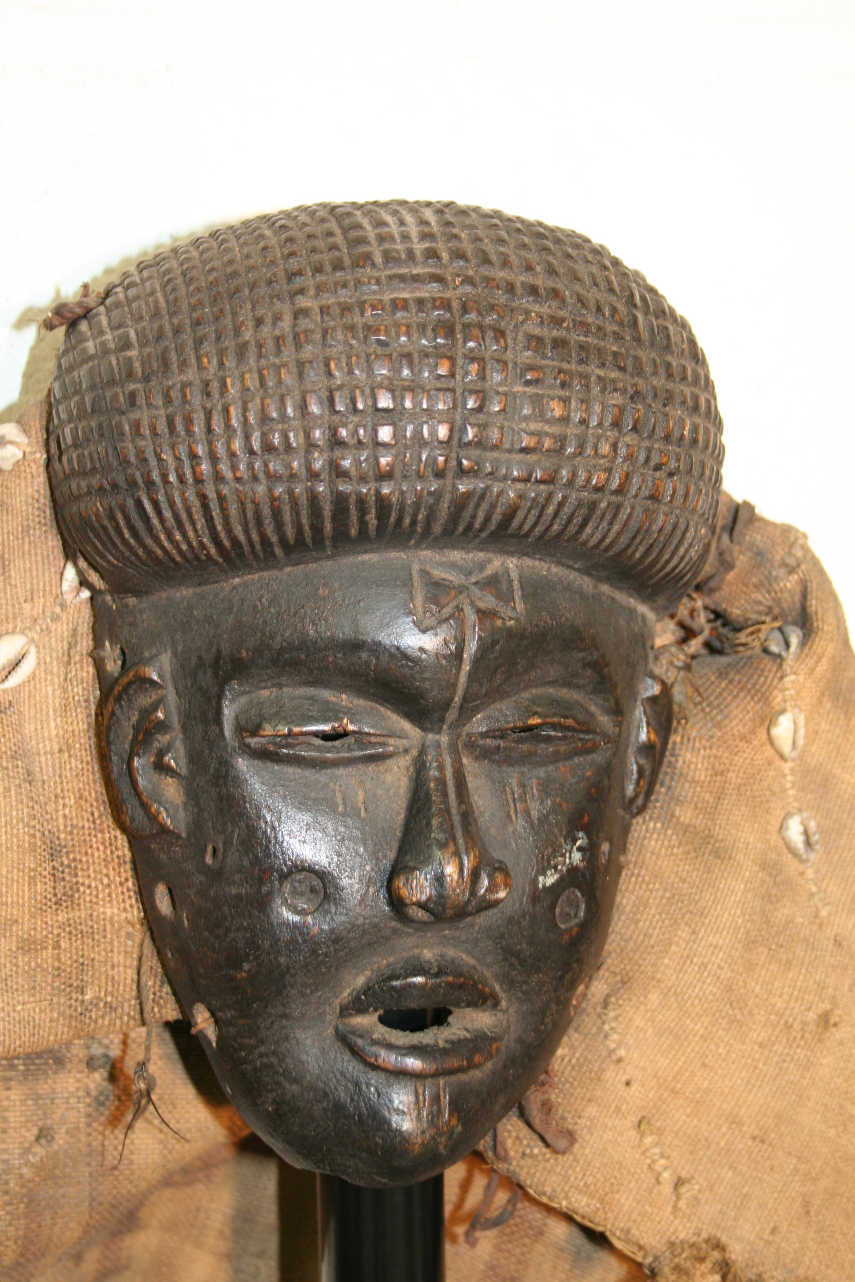 tchokwe (masque), d`afrique : R.d.du Congo, statuette tchokwe (masque), masque ancien africain tchokwe (masque), art du R.d.du Congo - Art Africain, collection privées Belgique. Statue africaine de la tribu des tchokwe (masque), provenant du R.d.du Congo, 1635:masque tchokwe Lwena représentant une femme.A l