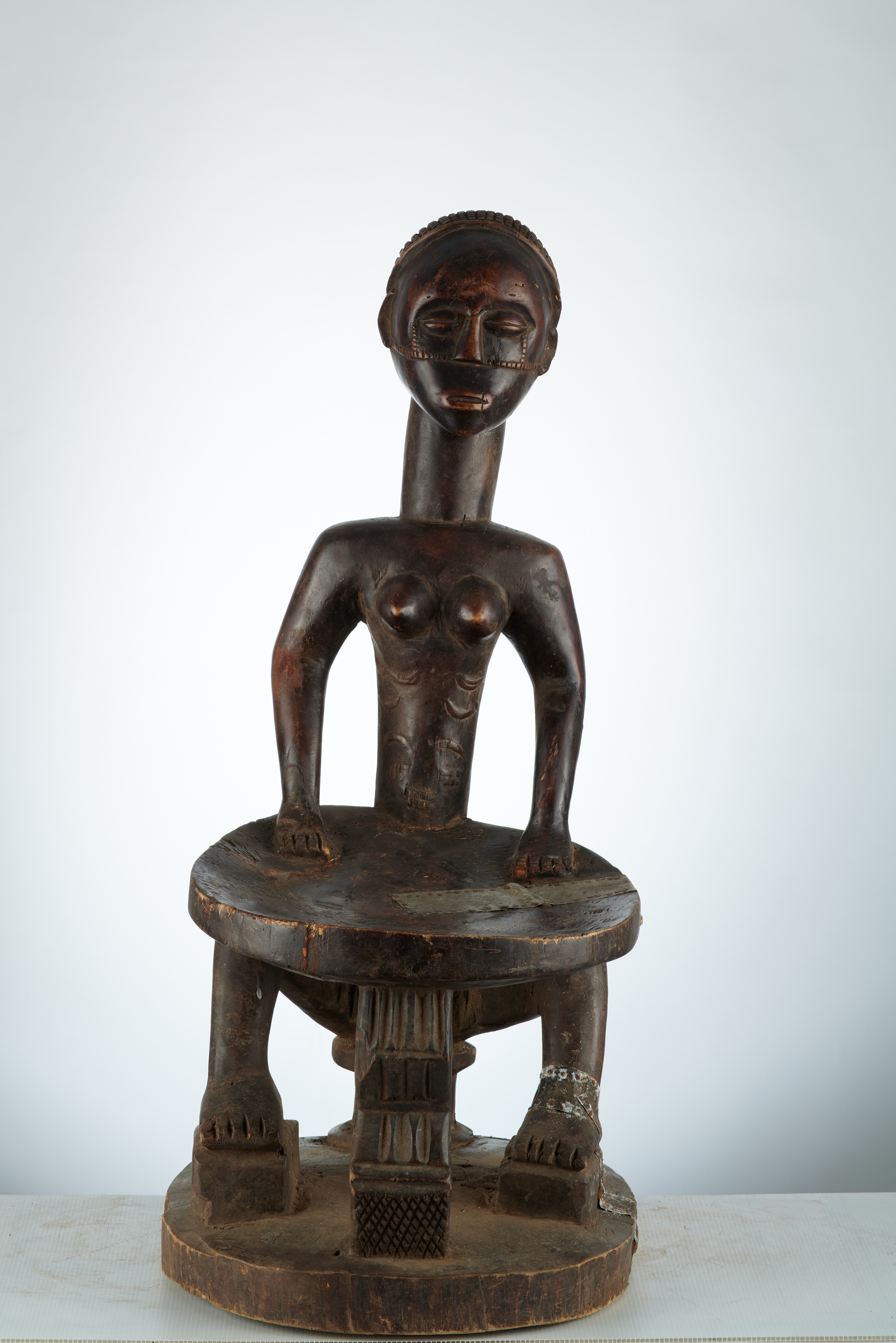 TABWA ( femme à siège), d`afrique : rep.dem.Congo, statuette TABWA ( femme à siège), masque ancien africain TABWA ( femme à siège), art du rep.dem.Congo - Art Africain, collection privées Belgique. Statue africaine de la tribu des TABWA ( femme à siège), provenant du rep.dem.Congo,  1812; Siège de chef TABWA,première moitié 
du 20eme sc.en bois en une seule pièce ,
H. 80cm.provenence;MINGA 1968 Zaire

Stoel van TABWAchef in een stuk  80cm.h.
eerste helft 20 ste eeuw.
herkomst ;Kuba prins Kuba ;Mr.MINGA 1968. art,culture,masque,statue,statuette,pot,ivoire,exposition,expo,masque original,masques,statues,statuettes,pots,expositions,expo,masques originaux,collectionneur d`art,art africain,culture africaine,masque africain,statue africaine,statuette africaine,pot africain,ivoire africain,exposition africain,expo africain,masque origina africainl,masques africains,statues africaines,statuettes africaines,pots africains,expositions africaines,expo africaines,masques originaux  africains,collectionneur d`art africain