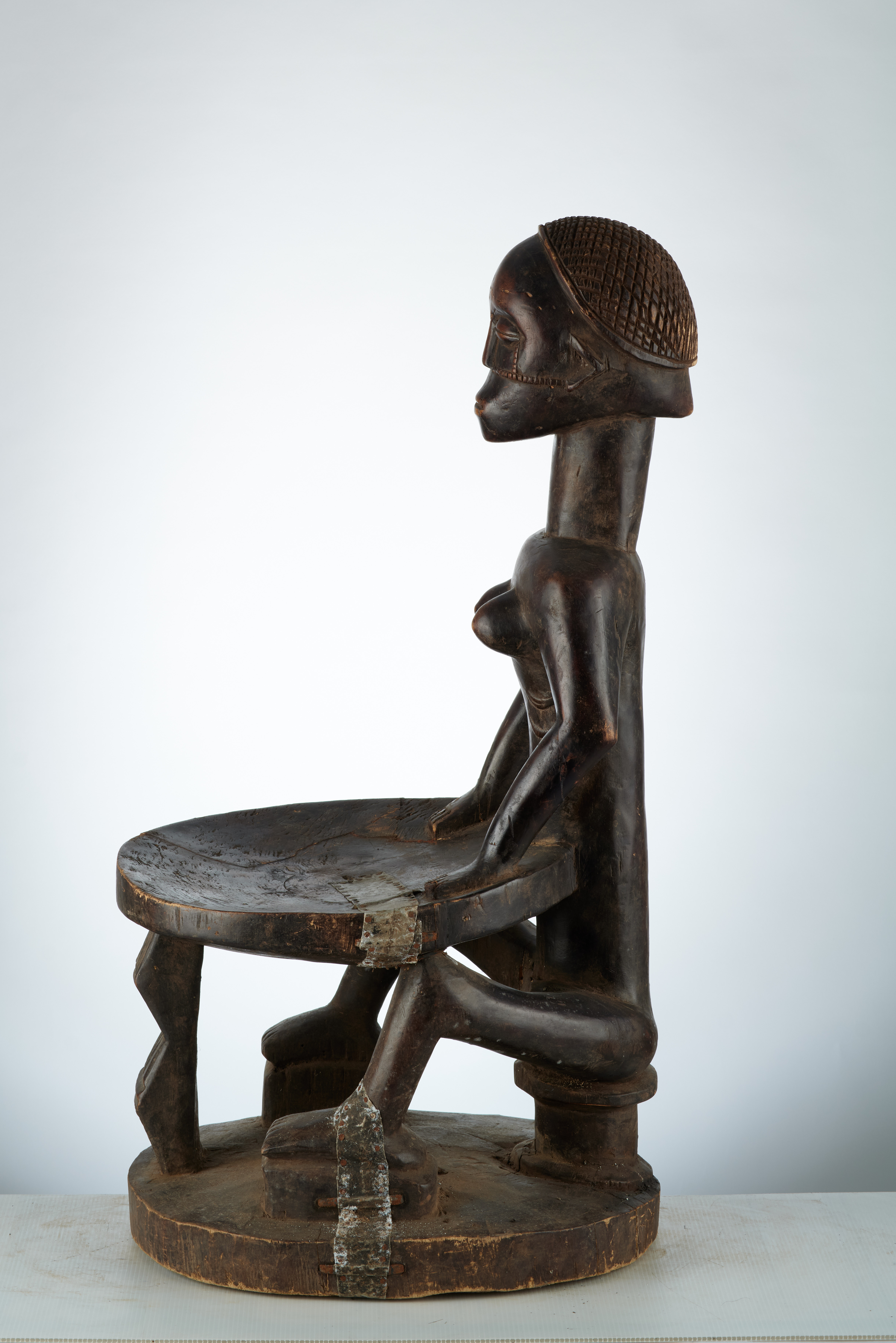 TABWA ( femme à siège), d`afrique : rep.dem.Congo, statuette TABWA ( femme à siège), masque ancien africain TABWA ( femme à siège), art du rep.dem.Congo - Art Africain, collection privées Belgique. Statue africaine de la tribu des TABWA ( femme à siège), provenant du rep.dem.Congo,  1812; Siège de chef TABWA,première moitié 
du 20eme sc.en bois en une seule pièce ,
H. 80cm.provenence;MINGA 1968 Zaire

Stoel van TABWAchef in een stuk  80cm.h.
eerste helft 20 ste eeuw.
herkomst ;Kuba prins Kuba ;Mr.MINGA 1968. art,culture,masque,statue,statuette,pot,ivoire,exposition,expo,masque original,masques,statues,statuettes,pots,expositions,expo,masques originaux,collectionneur d`art,art africain,culture africaine,masque africain,statue africaine,statuette africaine,pot africain,ivoire africain,exposition africain,expo africain,masque origina africainl,masques africains,statues africaines,statuettes africaines,pots africains,expositions africaines,expo africaines,masques originaux  africains,collectionneur d`art africain