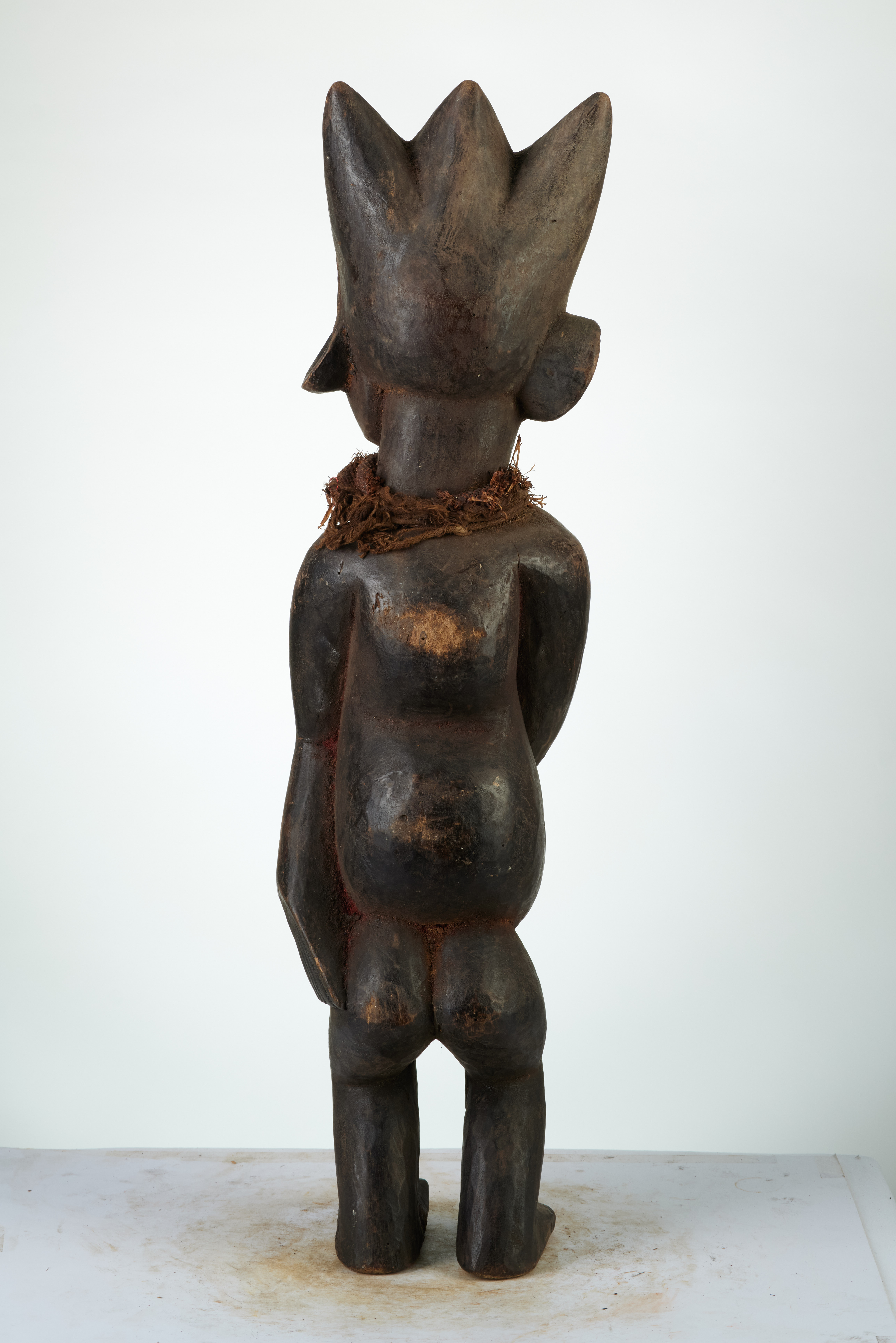 Pende (statue malade), d`afrique : rep.dem.Congo, statuette Pende (statue malade), masque ancien africain Pende (statue malade), art du rep.dem.Congo - Art Africain, collection privées Belgique. Statue africaine de la tribu des Pende (statue malade), provenant du rep.dem.Congo, 1845:Statue avec le visage difforme et un gloître.Elle symbolise une crise d