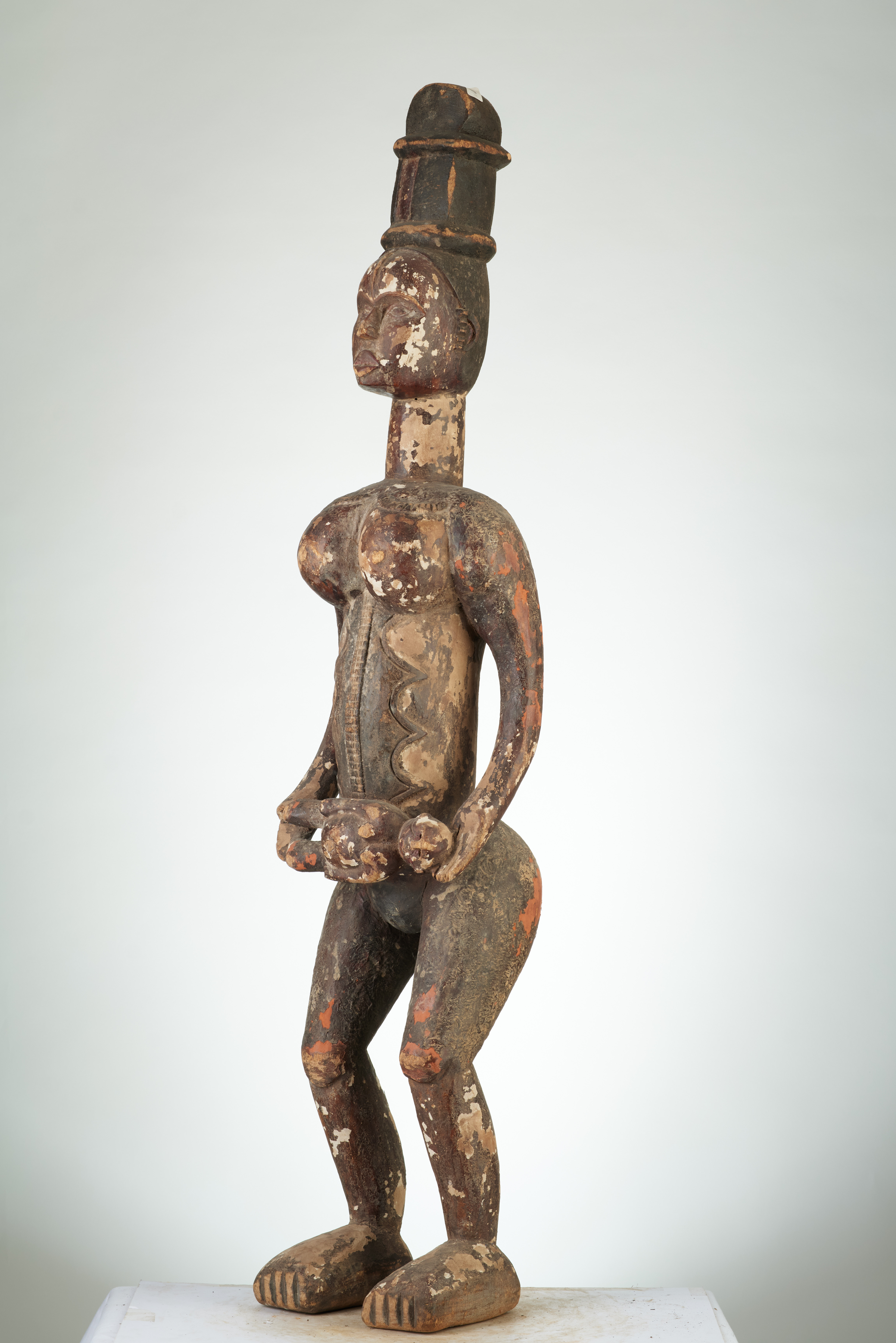 igbo (statue ), d`afrique : Nigéria, statuette igbo (statue ), masque ancien africain igbo (statue ), art du Nigéria - Art Africain, collection privées Belgique. Statue africaine de la tribu des igbo (statue ), provenant du Nigéria, 1874:statue féminine Igbo ALUSI,qui fait partie de la famille des ancêtres et qui est conservé  dans un endroit sacré dans le village.Elle protège le village et la contnuïté de la vie sociale dans le monde des esprits.La statue est régulièrement repeinte lors de ses sorties.Début 20eme sc
(pères blanc Paris).

Vrouwelijk  ALUSI beeld,dat behoort tot de voorouders en dat bewaard wordt op een heilige plaats in het dorp en dat de sociale voortzetting in de wereld van de geesten bevordert;begin 20ste eeuw.5witte paters Parijs.). art,culture,masque,statue,statuette,pot,ivoire,exposition,expo,masque original,masques,statues,statuettes,pots,expositions,expo,masques originaux,collectionneur d`art,art africain,culture africaine,masque africain,statue africaine,statuette africaine,pot africain,ivoire africain,exposition africain,expo africain,masque origina africainl,masques africains,statues africaines,statuettes africaines,pots africains,expositions africaines,expo africaines,masques originaux  africains,collectionneur d`art africain