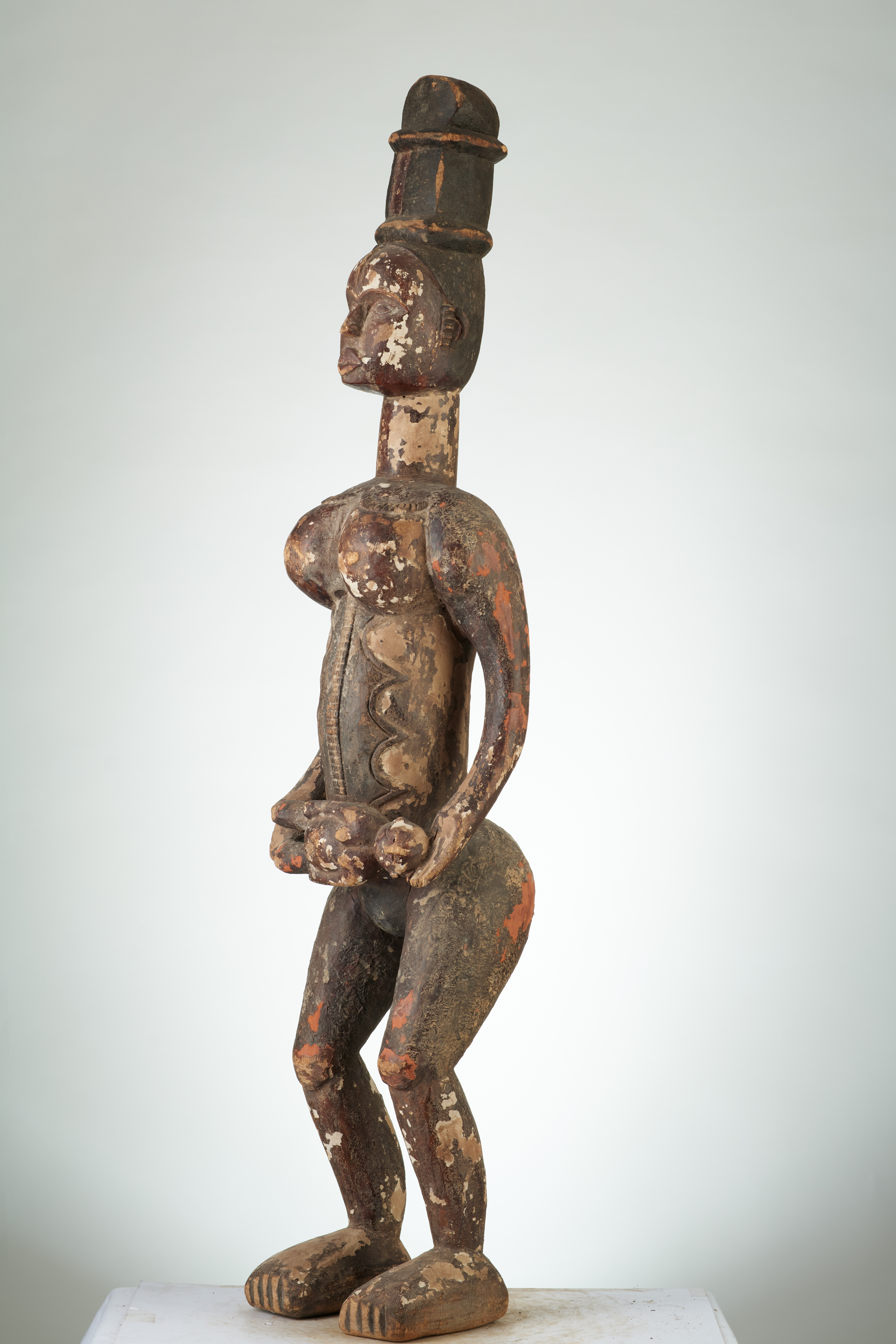 igbo (statue ), d`afrique : Nigéria, statuette igbo (statue ), masque ancien africain igbo (statue ), art du Nigéria - Art Africain, collection privées Belgique. Statue africaine de la tribu des igbo (statue ), provenant du Nigéria, 1874:statue féminine Igbo ALUSI,qui fait partie de la famille des ancêtres et qui est conservé  dans un endroit sacré dans le village.Elle protège le village et la contnuïté de la vie sociale dans le monde des esprits.La statue est régulièrement repeinte lors de ses sorties.Début 20eme sc
(pères blanc Paris).

Vrouwelijk  ALUSI beeld,dat behoort tot de voorouders en dat bewaard wordt op een heilige plaats in het dorp en dat de sociale voortzetting in de wereld van de geesten bevordert;begin 20ste eeuw.5witte paters Parijs.). art,culture,masque,statue,statuette,pot,ivoire,exposition,expo,masque original,masques,statues,statuettes,pots,expositions,expo,masques originaux,collectionneur d`art,art africain,culture africaine,masque africain,statue africaine,statuette africaine,pot africain,ivoire africain,exposition africain,expo africain,masque origina africainl,masques africains,statues africaines,statuettes africaines,pots africains,expositions africaines,expo africaines,masques originaux  africains,collectionneur d`art africain