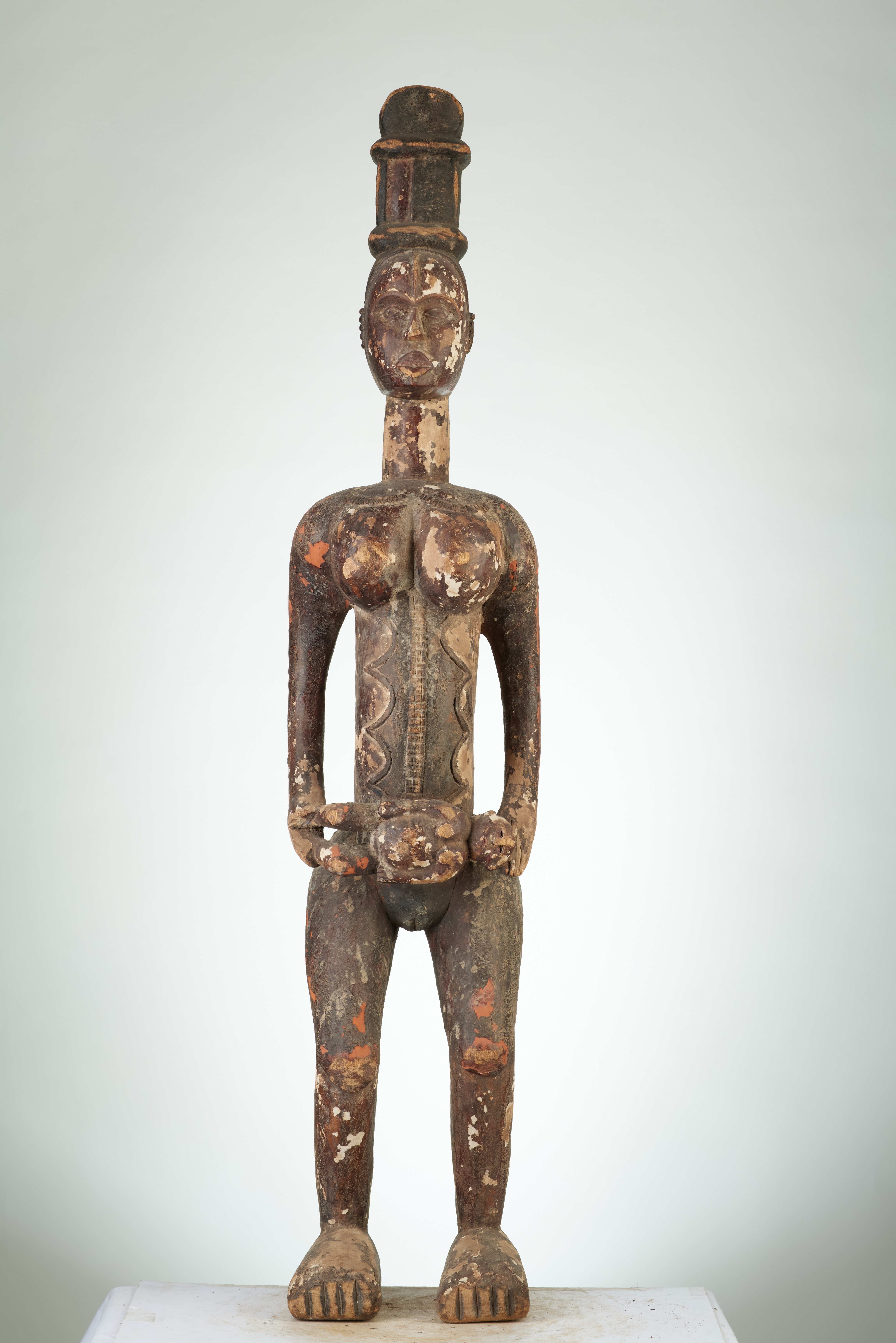 igbo (statue ), d`afrique : Nigéria, statuette igbo (statue ), masque ancien africain igbo (statue ), art du Nigéria - Art Africain, collection privées Belgique. Statue africaine de la tribu des igbo (statue ), provenant du Nigéria, 1874:statue féminine Igbo ALUSI,qui fait partie de la famille des ancêtres et qui est conservé  dans un endroit sacré dans le village.Elle protège le village et la contnuïté de la vie sociale dans le monde des esprits.La statue est régulièrement repeinte lors de ses sorties.Début 20eme sc
(pères blanc Paris).

Vrouwelijk  ALUSI beeld,dat behoort tot de voorouders en dat bewaard wordt op een heilige plaats in het dorp en dat de sociale voortzetting in de wereld van de geesten bevordert;begin 20ste eeuw.5witte paters Parijs.). art,culture,masque,statue,statuette,pot,ivoire,exposition,expo,masque original,masques,statues,statuettes,pots,expositions,expo,masques originaux,collectionneur d`art,art africain,culture africaine,masque africain,statue africaine,statuette africaine,pot africain,ivoire africain,exposition africain,expo africain,masque origina africainl,masques africains,statues africaines,statuettes africaines,pots africains,expositions africaines,expo africaines,masques originaux  africains,collectionneur d`art africain