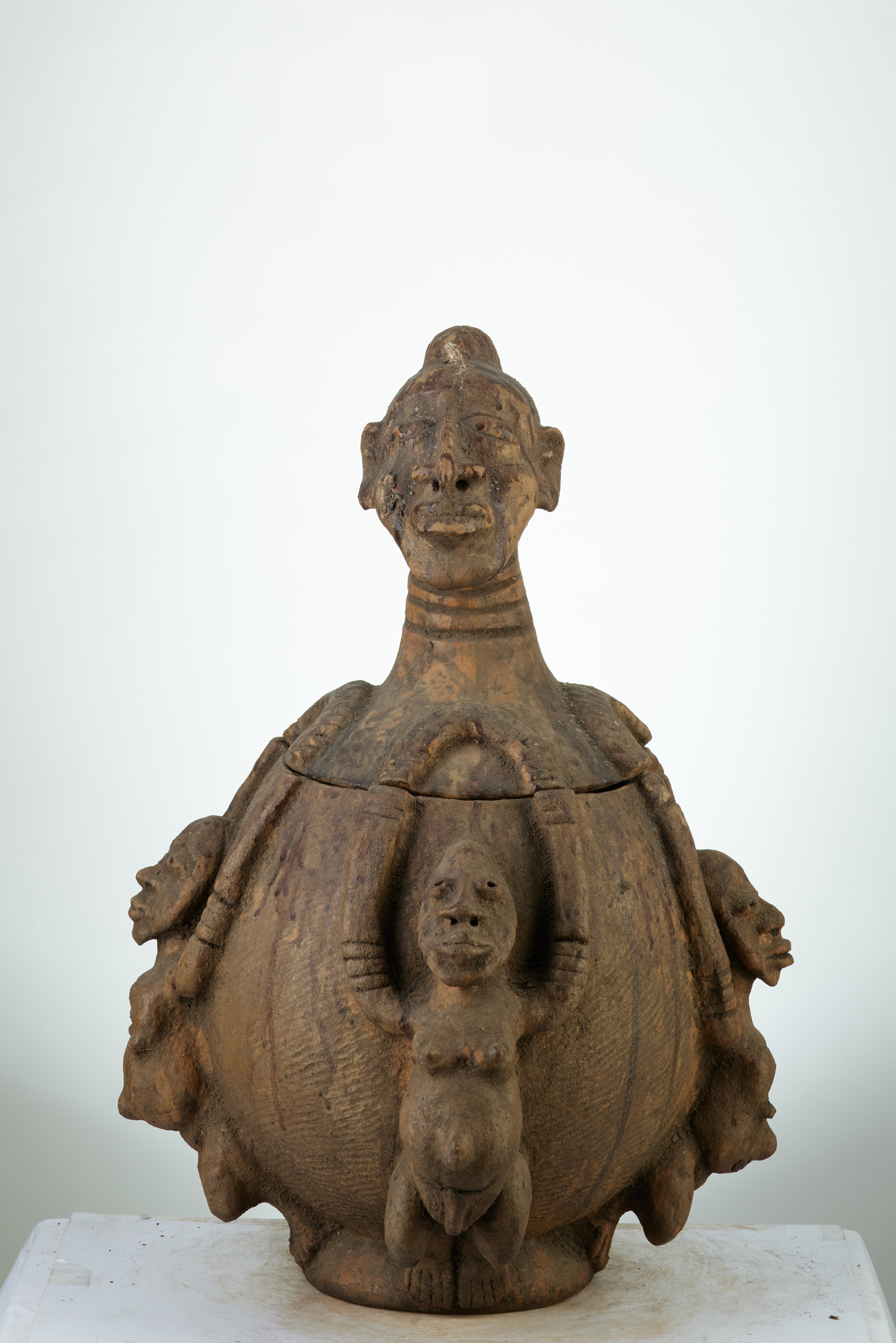    Lobi-Mossi (jarre ) T C, d`afrique : Burkina Fasso, statuette    Lobi-Mossi (jarre ) T C, masque ancien africain    Lobi-Mossi (jarre ) T C, art du Burkina Fasso - Art Africain, collection privées Belgique. Statue africaine de la tribu des    Lobi-Mossi (jarre ) T C, provenant du Burkina Fasso, 1890;Jarre avec couvercle: fétiche en terre cuite pour le culte à l