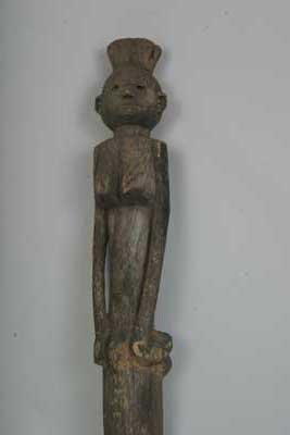 Tiv. (statue), d`afrique : Nigeria, statuette Tiv. (statue), masque ancien africain Tiv. (statue), art du Nigeria - Art Africain, collection privées Belgique. Statue africaine de la tribu des Tiv. (statue), provenant du Nigeria, 235/743.Statue féminine anthropomorphe Tiv.
Elle représente l