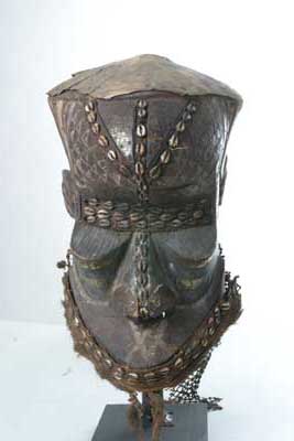  Kuba-Ngeende (masque), d`afrique : Rép.démoncratique du Congo., statuette  Kuba-Ngeende (masque), masque ancien africain  Kuba-Ngeende (masque), art du Rép.démoncratique du Congo. - Art Africain, collection privées Belgique. Statue africaine de la tribu des  Kuba-Ngeende (masque), provenant du Rép.démoncratique du Congo., 289/45.Masque Ngeende,qui sont de la famille des Kuba et se disent descendant de Woot.Traditionellement ce masque représente l