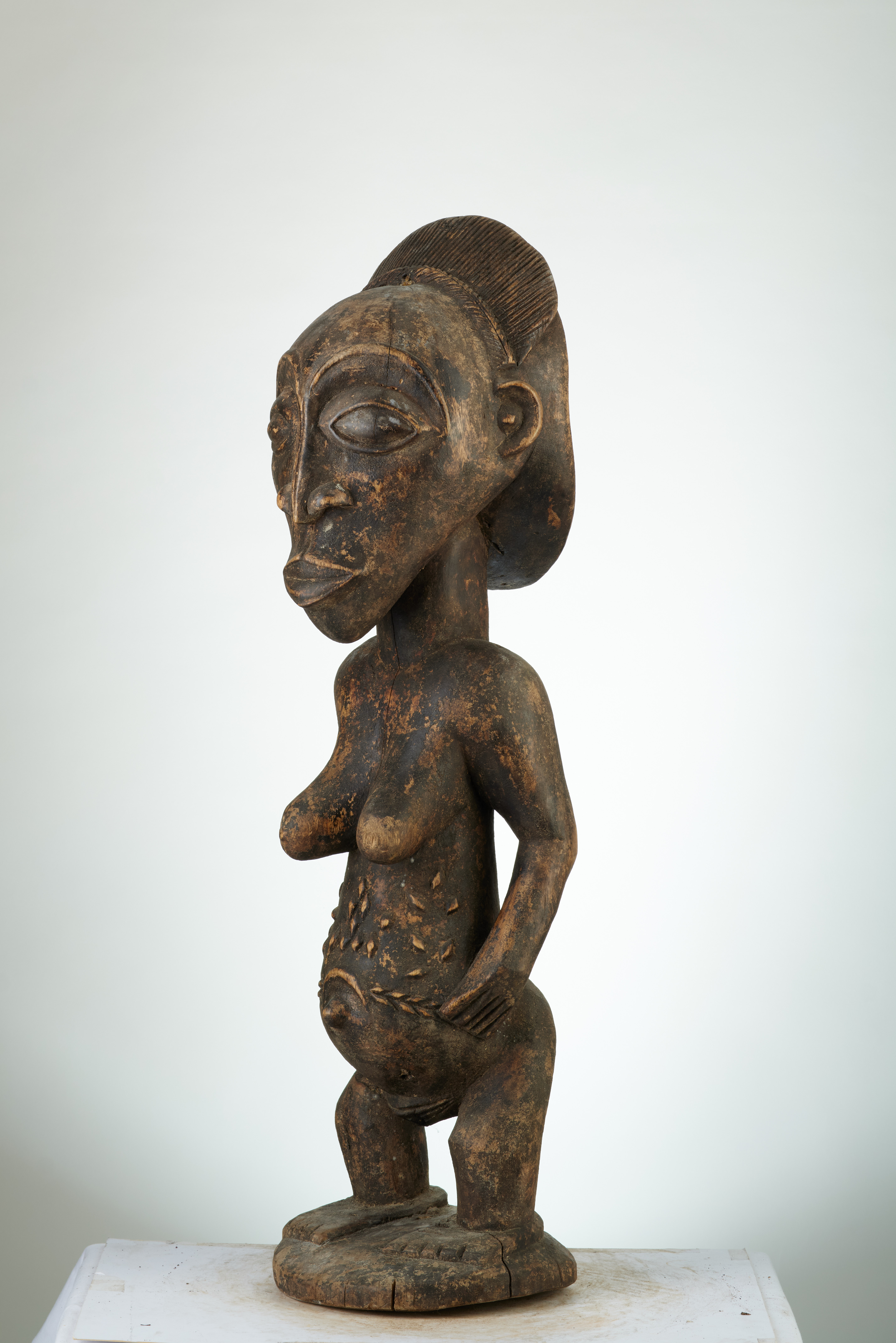 HEMBA (statue ), d`afrique : Rép.démoncratique du Congo., statuette HEMBA (statue ), masque ancien africain HEMBA (statue ), art du Rép.démoncratique du Congo. - Art Africain, collection privées Belgique. Statue africaine de la tribu des HEMBA (statue ), provenant du Rép.démoncratique du Congo., 33/190.Statue de fertilité Hemba, représentant une femme ancêtre enceinte, debout les deux mains posés sur l