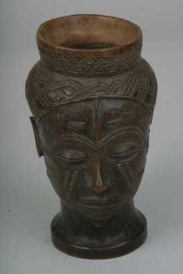 Kuba(coupe), d`afrique : Rép.démoncratique du Congo., statuette Kuba(coupe), masque ancien africain Kuba(coupe), art du Rép.démoncratique du Congo. - Art Africain, collection privées Belgique. Statue africaine de la tribu des Kuba(coupe), provenant du Rép.démoncratique du Congo., 340/795.Coupe royale à vin de palme Kuba;h15,5cm.Très fine sculpture avec le visage d