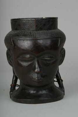 Bashilele-Lele (coupe), d`afrique : Rép.démoncratique du Congo., statuette Bashilele-Lele (coupe), masque ancien africain Bashilele-Lele (coupe), art du Rép.démoncratique du Congo. - Art Africain, collection privées Belgique. Statue africaine de la tribu des Bashilele-Lele (coupe), provenant du Rép.démoncratique du Congo., 362/805.Coupe de vin de palme Bashilele h.18,5cm.diam.15cm.de la région d