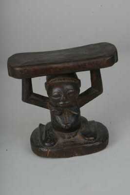 luba(repose tête), d`afrique : Rép.démoncratique du Congo., statuette luba(repose tête), masque ancien africain luba(repose tête), art du Rép.démoncratique du Congo. - Art Africain, collection privées Belgique. Statue africaine de la tribu des luba(repose tête), provenant du Rép.démoncratique du Congo., 390/818.Repose tête Luba,cariatide.Femme agenouillée soutenant un plateau les deux bras levés.1ère moitié du 20eme sc.(Minga)

Hoofdsteunrust.:kleine kariatiden.Geknielde vrouw,die een schaal ondersteunt met haar hoofd en haar twee opgeheven handen.1ste helft 20ste eeuw.h.15cm.





. art,culture,masque,statue,statuette,pot,ivoire,exposition,expo,masque original,masques,statues,statuettes,pots,expositions,expo,masques originaux,collectionneur d`art,art africain,culture africaine,masque africain,statue africaine,statuette africaine,pot africain,ivoire africain,exposition africain,expo africain,masque origina africainl,masques africains,statues africaines,statuettes africaines,pots africains,expositions africaines,expo africaines,masques originaux  africains,collectionneur d`art africain