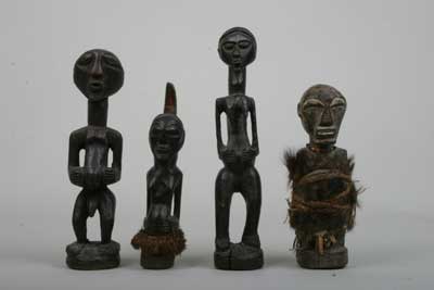 Songye (statuettes), d`afrique : Rép.démoncratique du Congo., statuette Songye (statuettes), masque ancien africain Songye (statuettes), art du Rép.démoncratique du Congo. - Art Africain, collection privées Belgique. Statue africaine de la tribu des Songye (statuettes), provenant du Rép.démoncratique du Congo., 421/518.Quatre vieilles petites statues  d