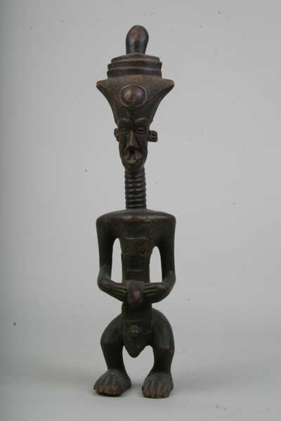 Kuba(statue), d`afrique : Rép.démoncratique du Congo., statuette Kuba(statue), masque ancien africain Kuba(statue), art du Rép.démoncratique du Congo. - Art Africain, collection privées Belgique. Statue africaine de la tribu des Kuba(statue), provenant du Rép.démoncratique du Congo., 467/359 Statue Kuba H.51cm.,représentant un roi debout,les deux mains posés sur son ventre,statue très proche des Dengese,par sa coiffure et le cou en anneaux.1ère moitié du 20eme sc.(Minga)

Kuba beeld.51cm.h. het stelt een rechtstaande  koning voor,met de handen op zijn buik.Het is zeer beinvloed door de Dengese stijl met de haartooi en de ringen rond de hals.1ste helft 20ste eeuw.











. art,culture,masque,statue,statuette,pot,ivoire,exposition,expo,masque original,masques,statues,statuettes,pots,expositions,expo,masques originaux,collectionneur d`art,art africain,culture africaine,masque africain,statue africaine,statuette africaine,pot africain,ivoire africain,exposition africain,expo africain,masque origina africainl,masques africains,statues africaines,statuettes africaines,pots africains,expositions africaines,expo africaines,masques originaux  africains,collectionneur d`art africain