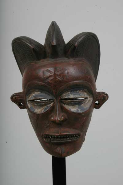 tchokwe (masque), d`afrique : Rép.démoncratique du Congo., statuette tchokwe (masque), masque ancien africain tchokwe (masque), art du Rép.démoncratique du Congo. - Art Africain, collection privées Belgique. Statue africaine de la tribu des tchokwe (masque), provenant du Rép.démoncratique du Congo., 475/360.Masque au visage féminin PWO de couleur rouge,à coiffure trilobée noire, caractéristique des chokwe 