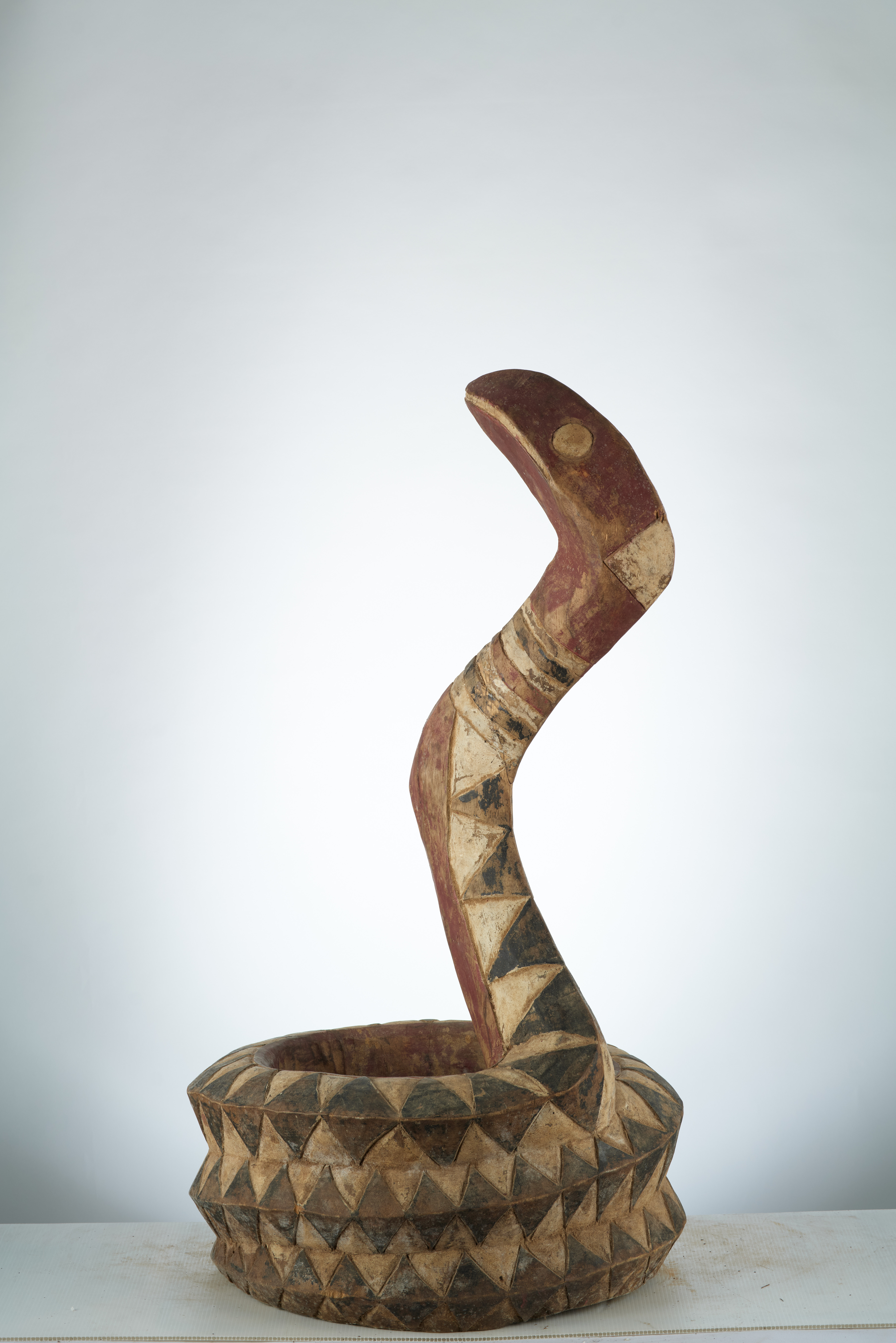 Baga (serpent), d`afrique : Guinée., statuette Baga (serpent), masque ancien africain Baga (serpent), art du Guinée. - Art Africain, collection privées Belgique. Statue africaine de la tribu des Baga (serpent), provenant du Guinée., 476/875.Cimier Baga en forme de serpent représentant l