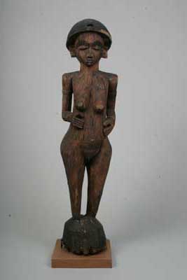 Pende (statue), d`afrique : Rép.démoncratique du Congo., statuette Pende (statue), masque ancien africain Pende (statue), art du Rép.démoncratique du Congo. - Art Africain, collection privées Belgique. Statue africaine de la tribu des Pende (statue), provenant du Rép.démoncratique du Congo., 477/531 chez les Pende,un certain nombre de chefs de terre puissants avaient le privilège de surmonter leur toit d