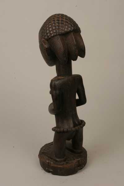 Tabwa.(statue), d`afrique : Rép.démoncratique du Congo., statuette Tabwa.(statue), masque ancien africain Tabwa.(statue), art du Rép.démoncratique du Congo. - Art Africain, collection privées Belgique. Statue africaine de la tribu des Tabwa.(statue), provenant du Rép.démoncratique du Congo., 496/893.Très ancienne et belle statue Tabwa;
h.68 cm.;les mains posés sur l