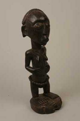 Tabwa.(statue), d`afrique : Rép.démoncratique du Congo., statuette Tabwa.(statue), masque ancien africain Tabwa.(statue), art du Rép.démoncratique du Congo. - Art Africain, collection privées Belgique. Statue africaine de la tribu des Tabwa.(statue), provenant du Rép.démoncratique du Congo., 496/893.Très ancienne et belle statue Tabwa;
h.68 cm.;les mains posés sur l