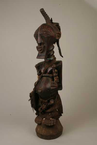 Songye ( Statue fétiche), d`afrique : Rép.démoncratique du Congo., statuette Songye ( Statue fétiche), masque ancien africain Songye ( Statue fétiche), art du Rép.démoncratique du Congo. - Art Africain, collection privées Belgique. Statue africaine de la tribu des Songye ( Statue fétiche), provenant du Rép.démoncratique du Congo., 500/897.Statue magique Songye Mankishi laquelle est destinée a résoudre des problèmes personnels et communautaires,mais qui n