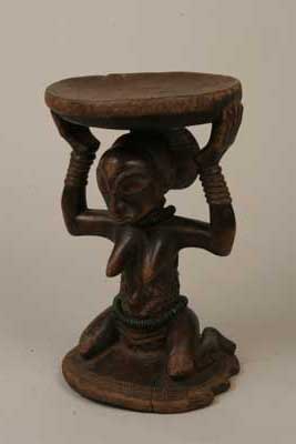 Luba.(tabouret), d`afrique : Rép.démoncratique du Congo., statuette Luba.(tabouret), masque ancien africain Luba.(tabouret), art du Rép.démoncratique du Congo. - Art Africain, collection privées Belgique. Statue africaine de la tribu des Luba.(tabouret), provenant du Rép.démoncratique du Congo., 506/901.Siège à Cariatide de L